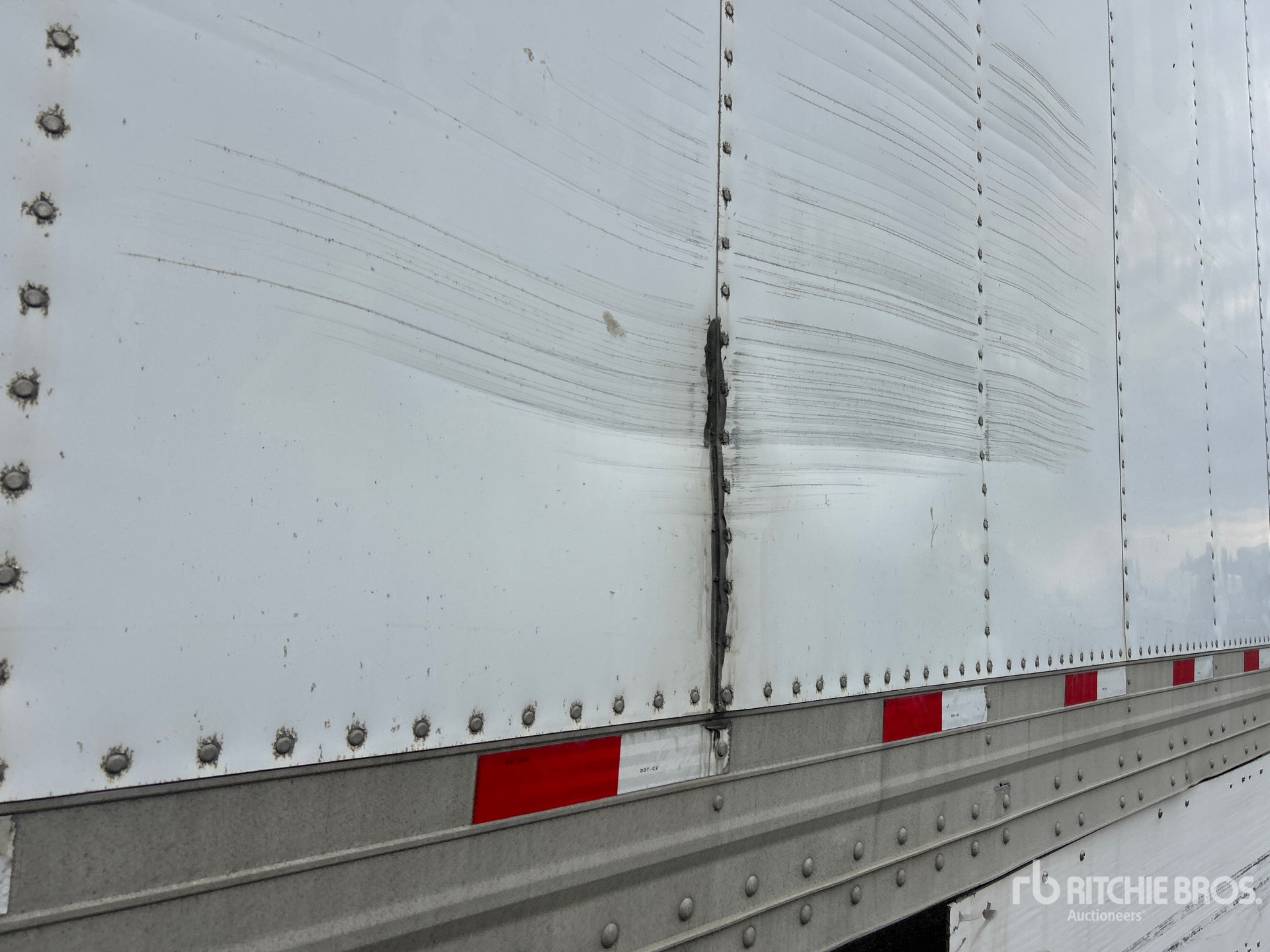 2015 Hyundai 53 FT X 102 IN T/A