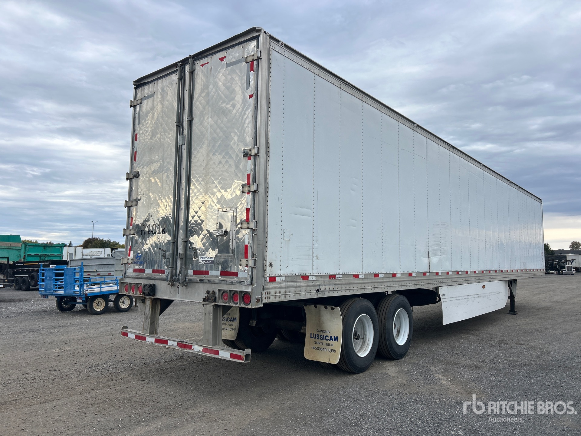 2015 Hyundai 53 FT X 102 IN T/A