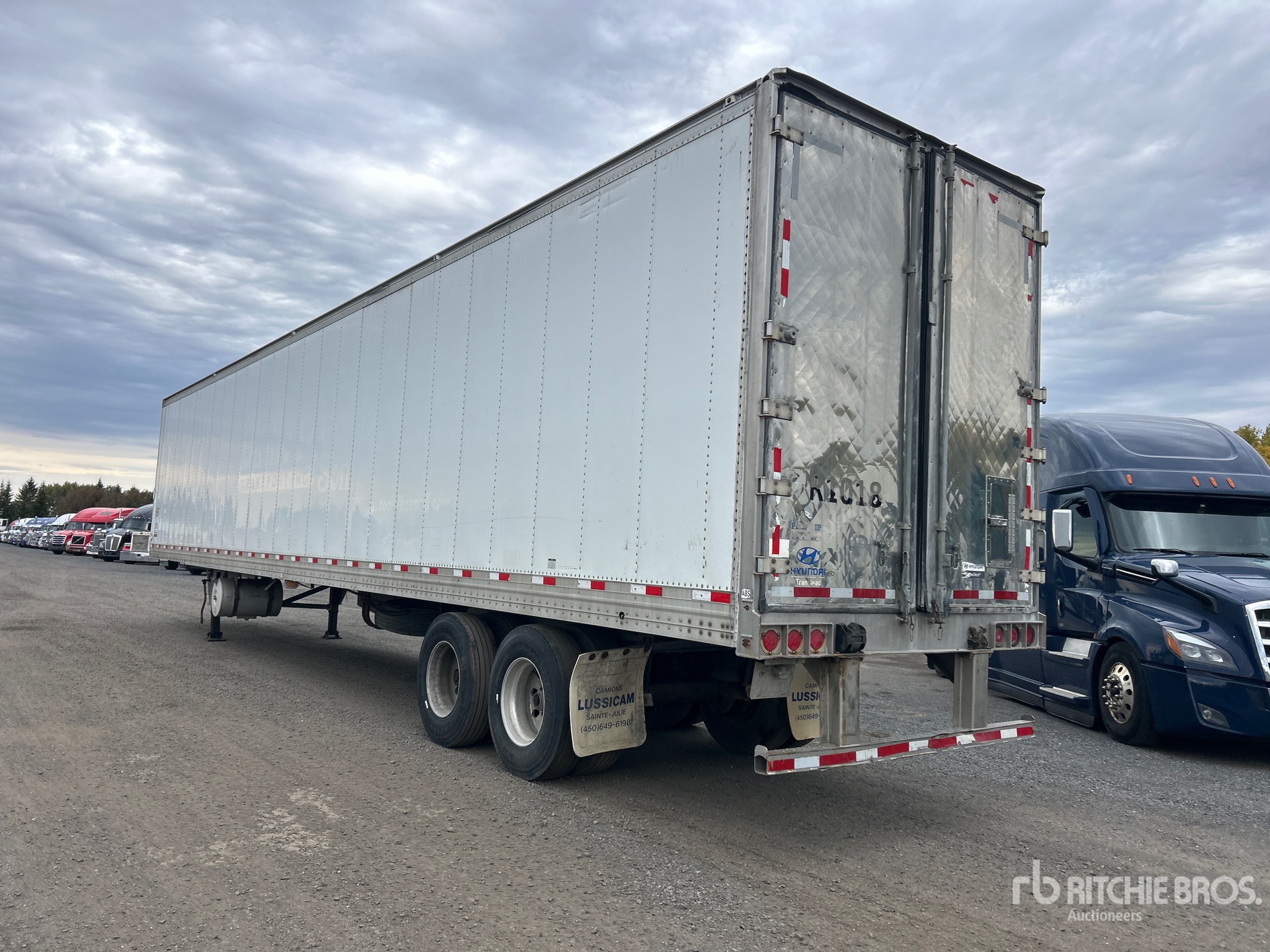 2015 Hyundai 53 FT X 102 IN T/A