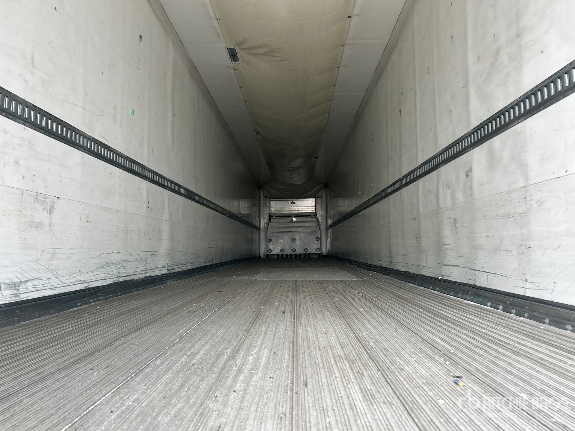2015 Hyundai 53 FT X 102 IN T/A