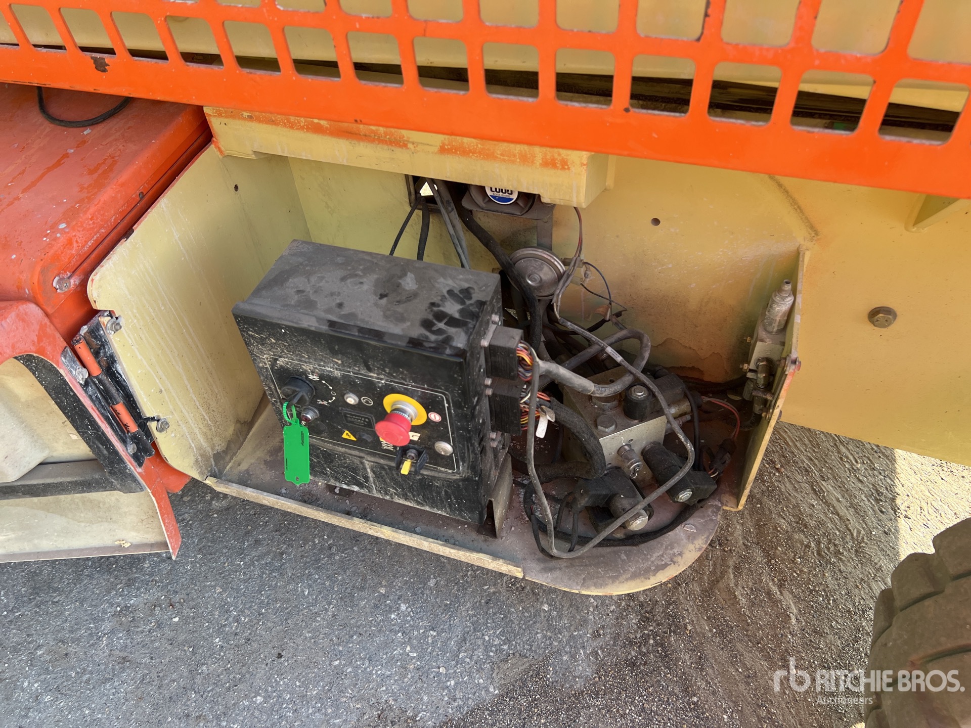 2012 JLG 4069LE