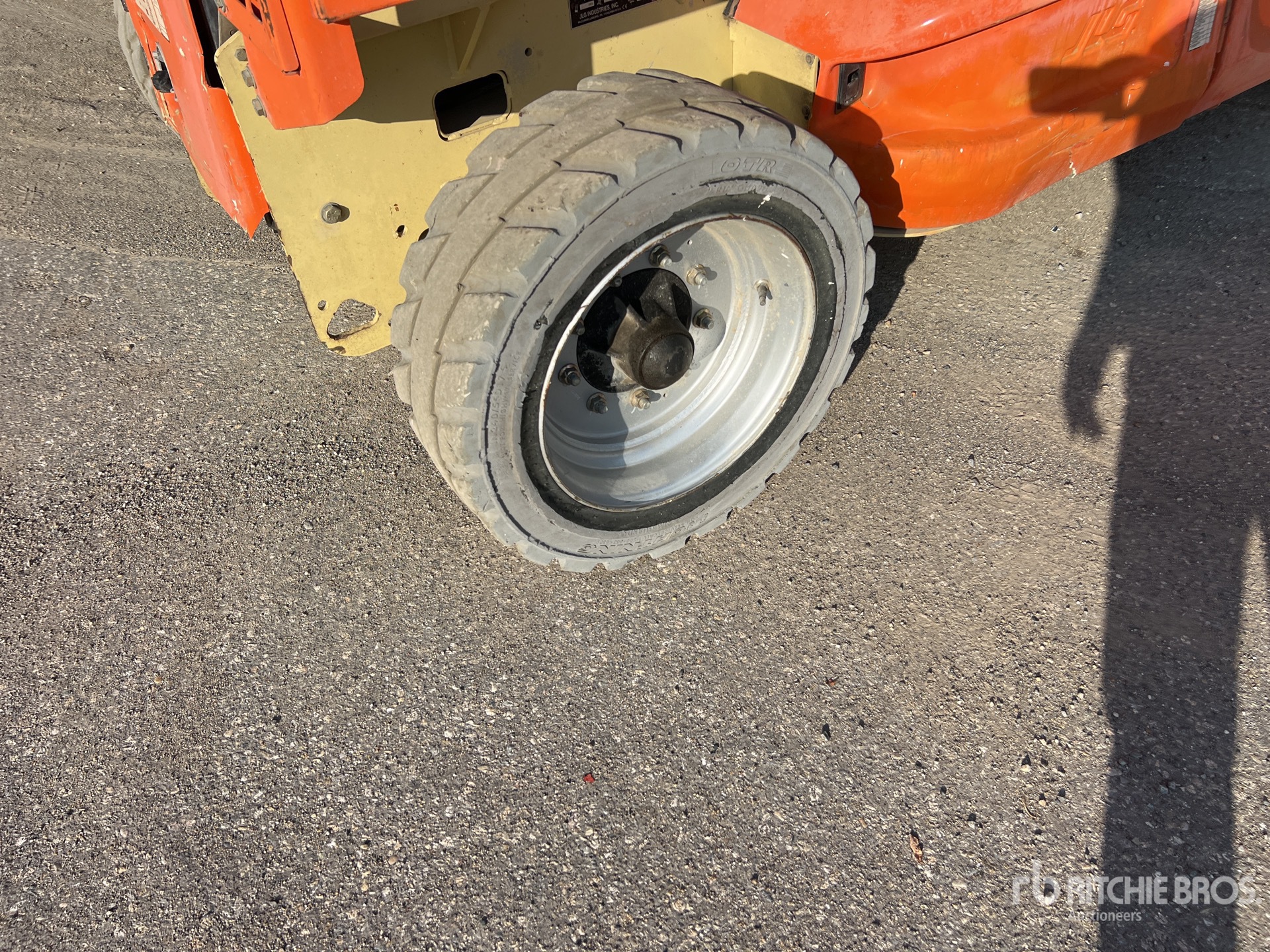 2012 JLG 4069LE