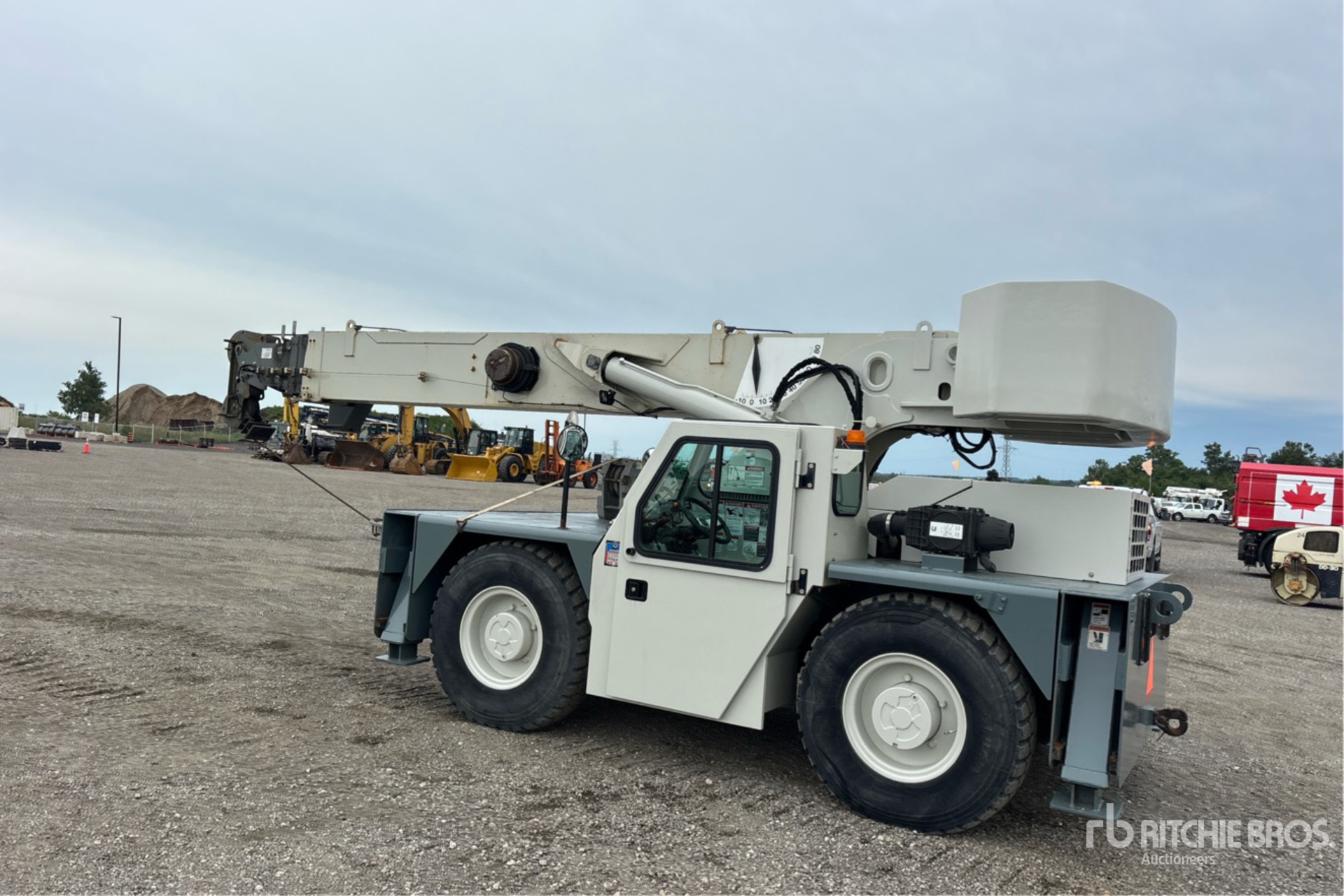 2013 Grove YB5520
