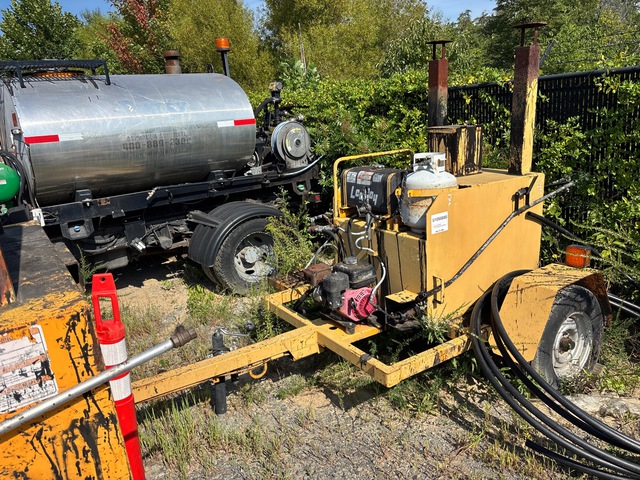 2017 LeeBoy L250 Asphalt Distributor Trailer 2017 LeeBoy L250 Asphalt Distributor Trailer