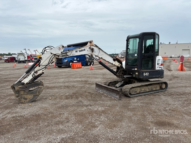 2015 Bobcat E42 Mini Excavator: <6.6t