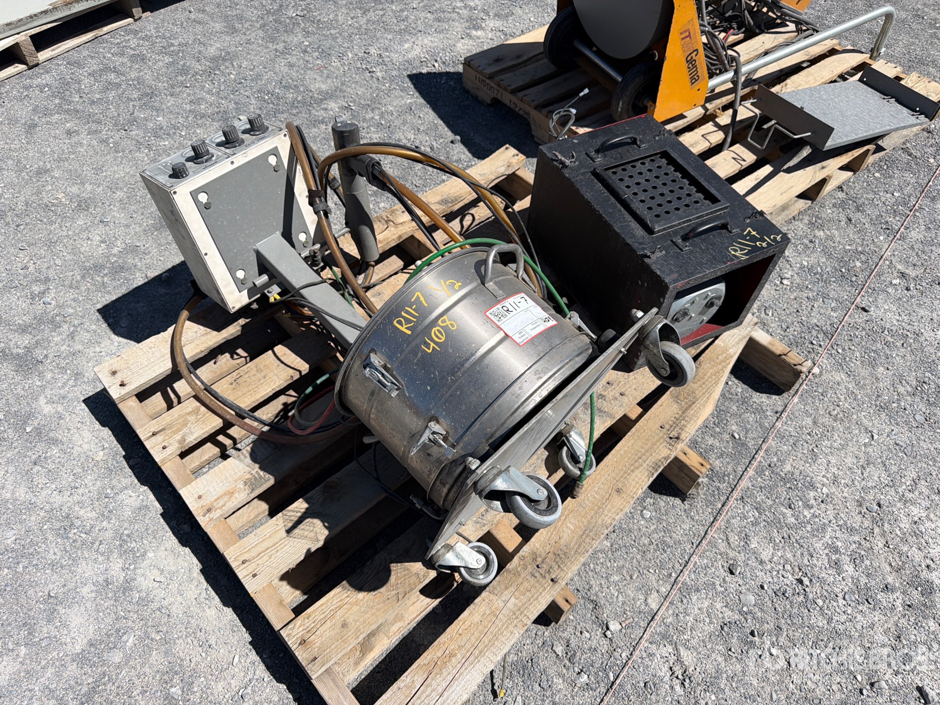 General Appearance with Picture, Left Rear Corner