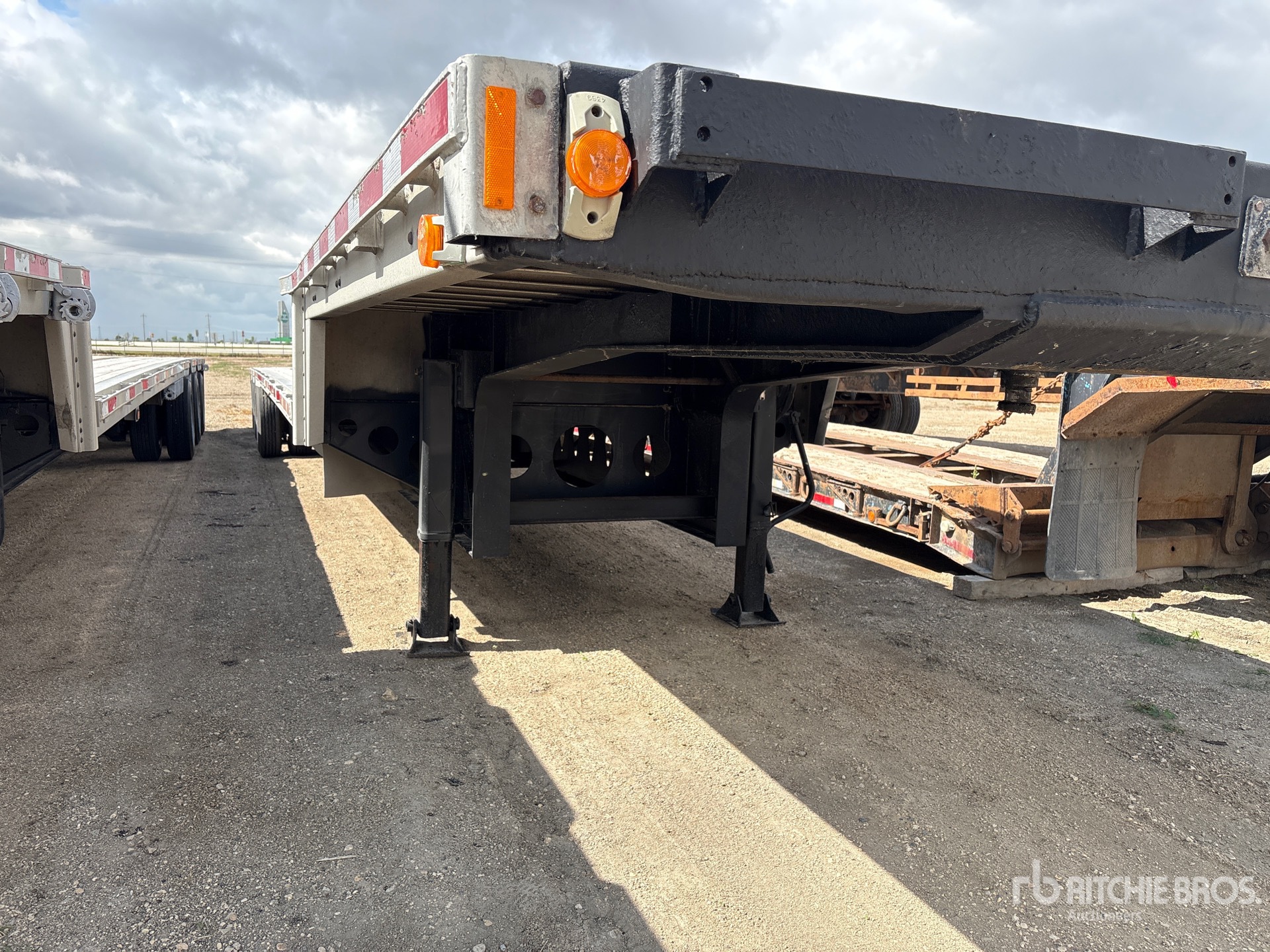 2002 Load King  53 FT TRI/A