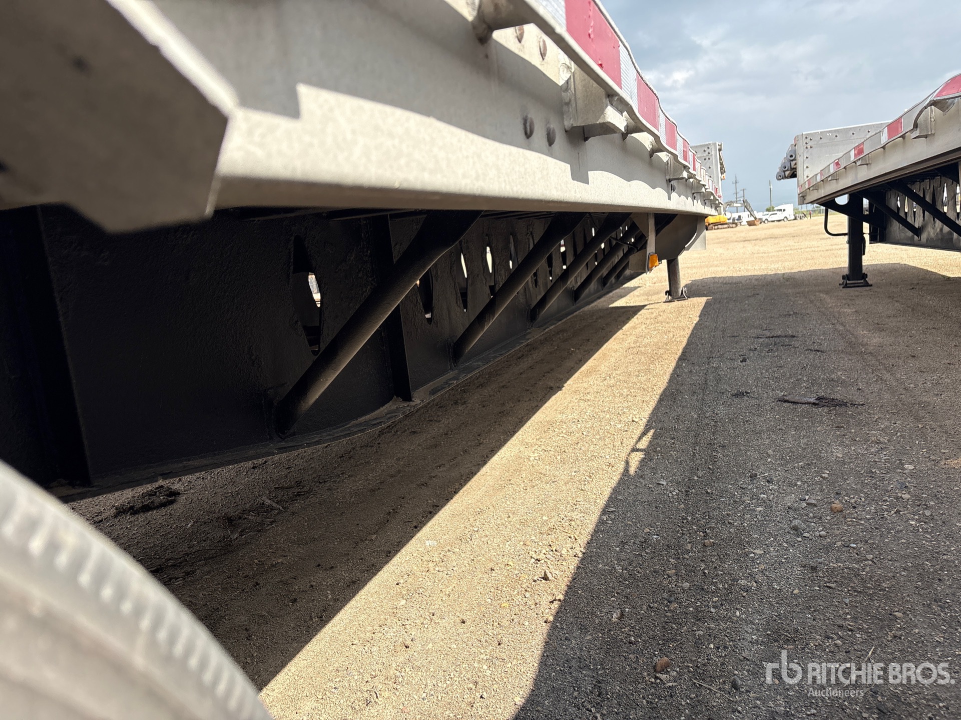 2002 Load King  53 FT TRI/A