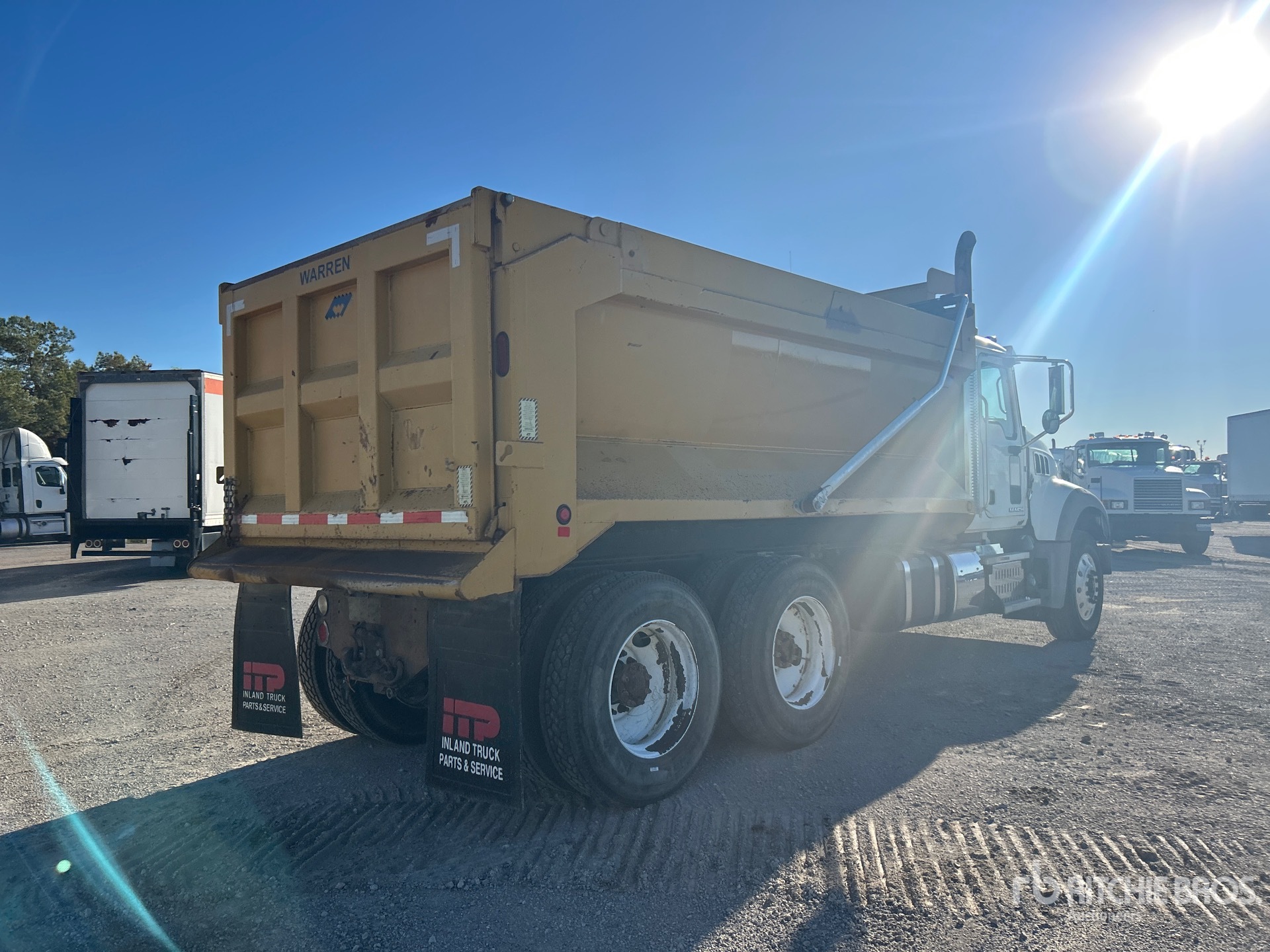 2015 Mack GU713