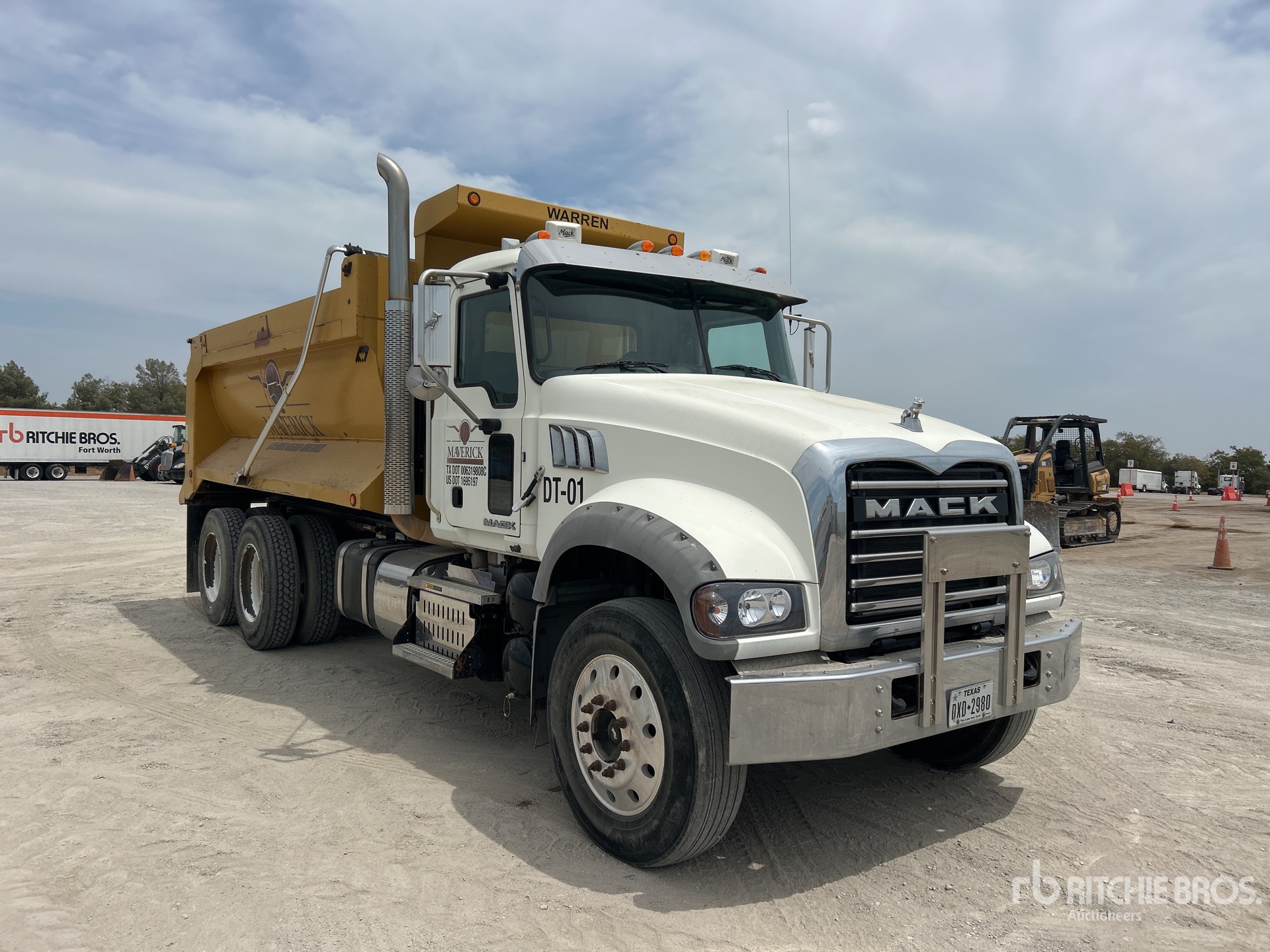 2015 Mack GU713