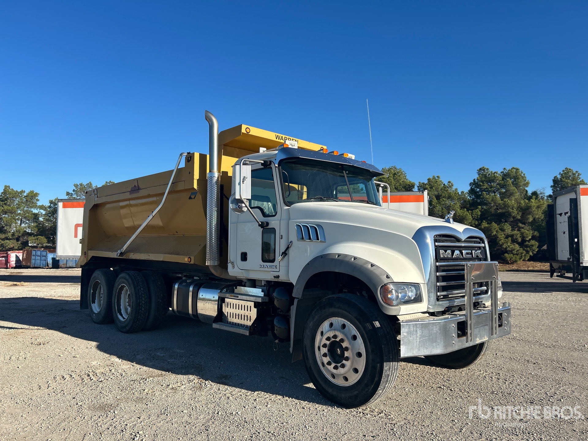 2015 Mack GU713