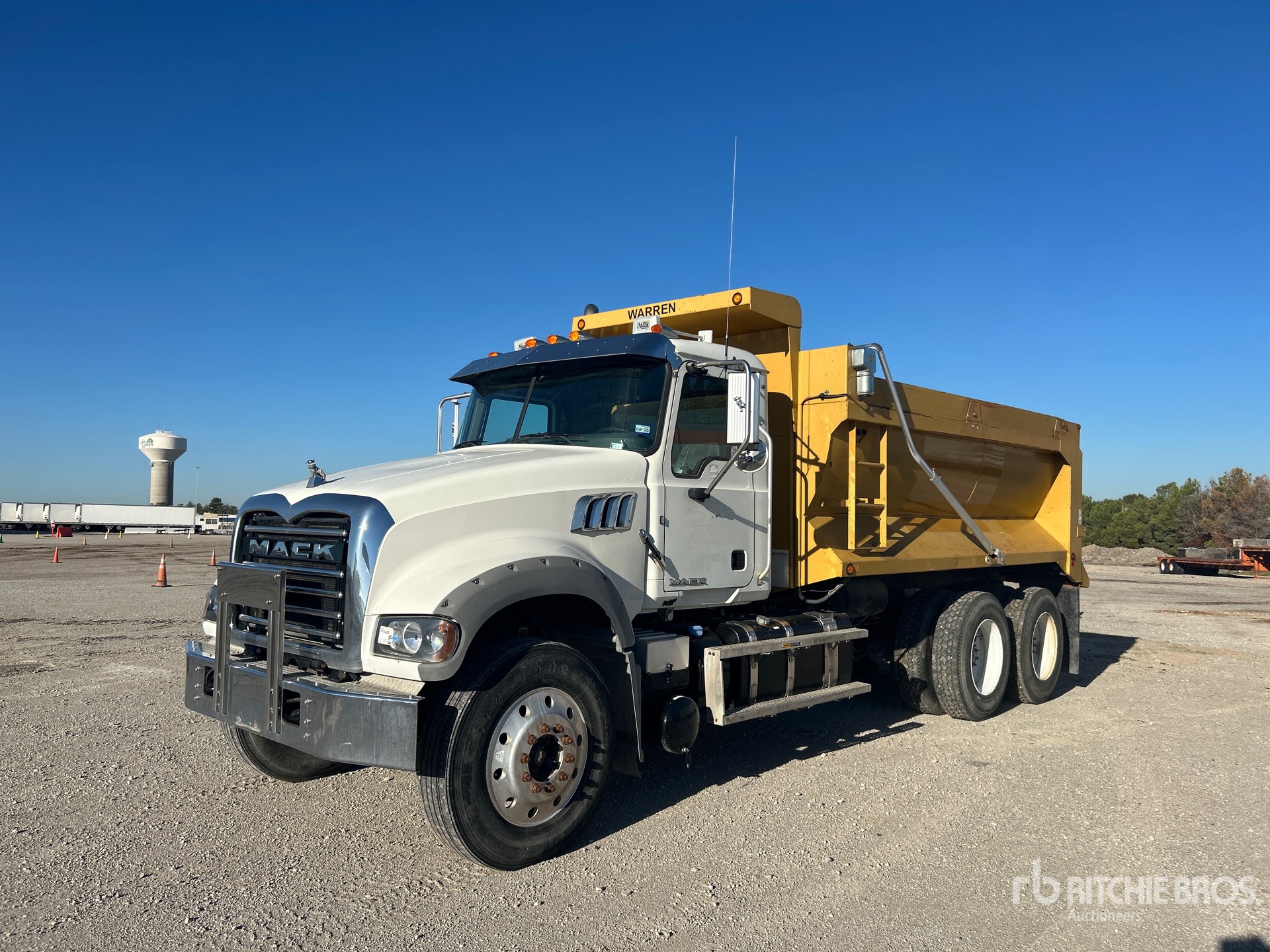 Photo of 2015 Mack GU713