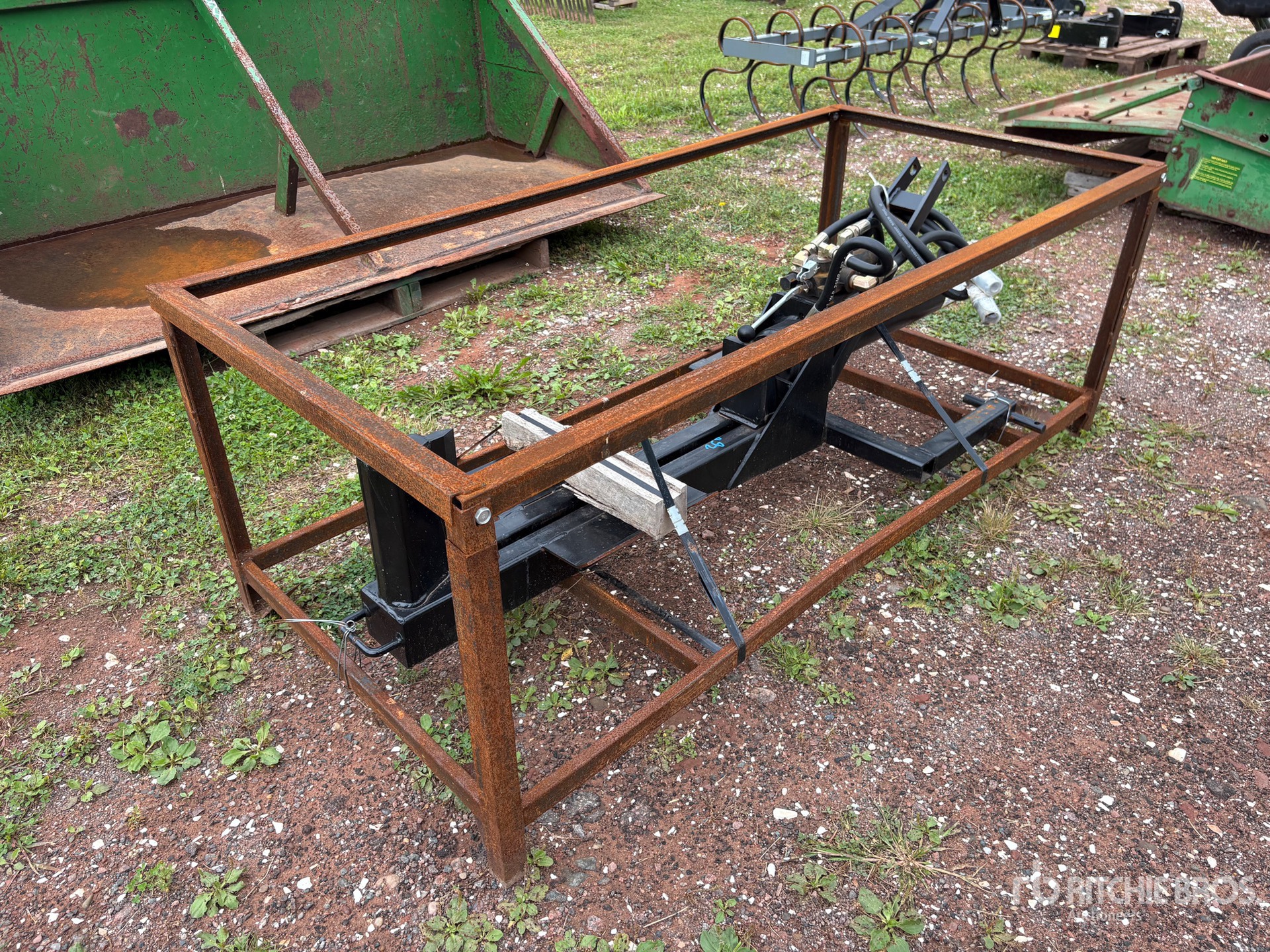 General Appearance with Picture, Right Front Corner