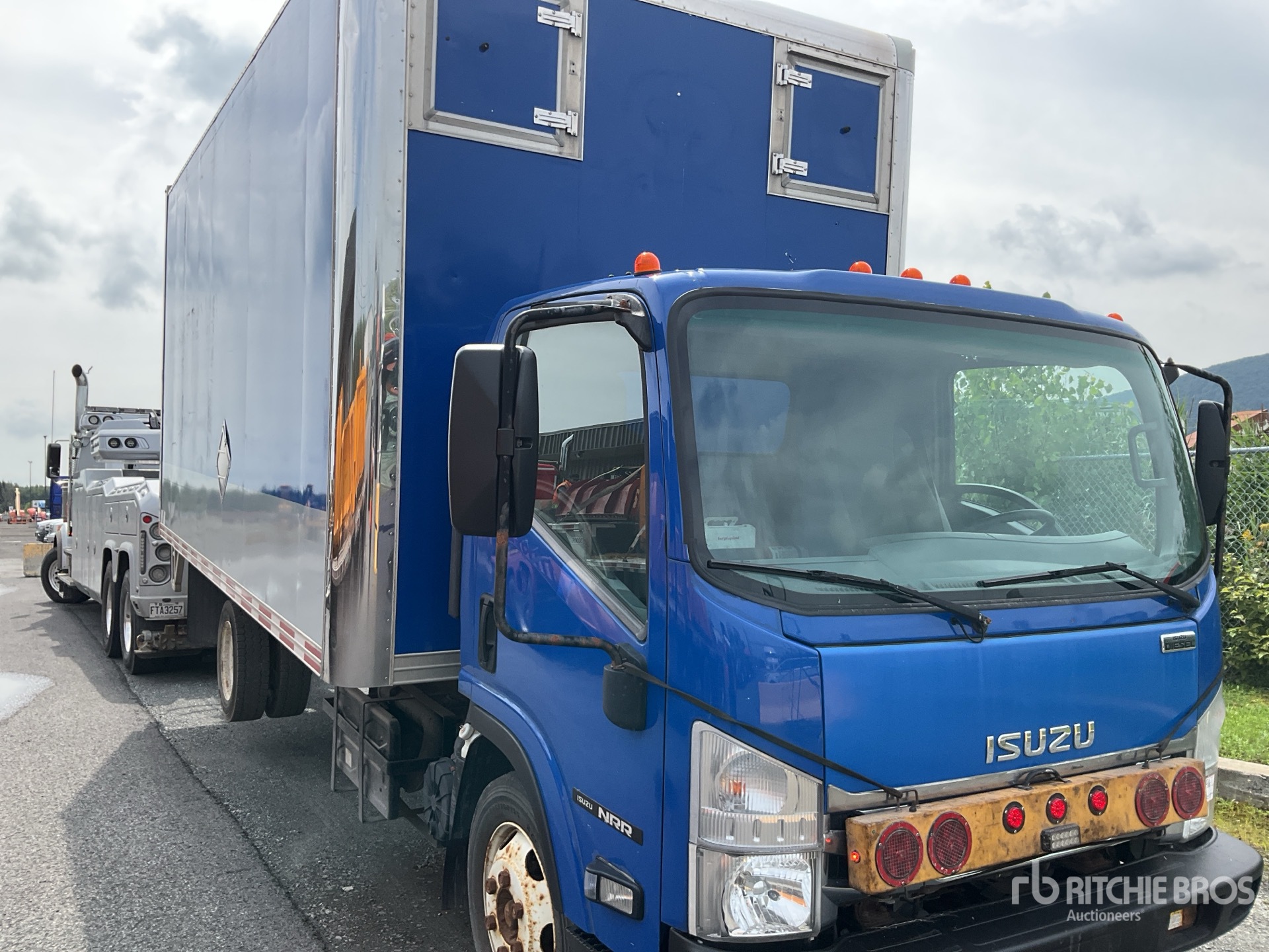 2019 Isuzu NRR