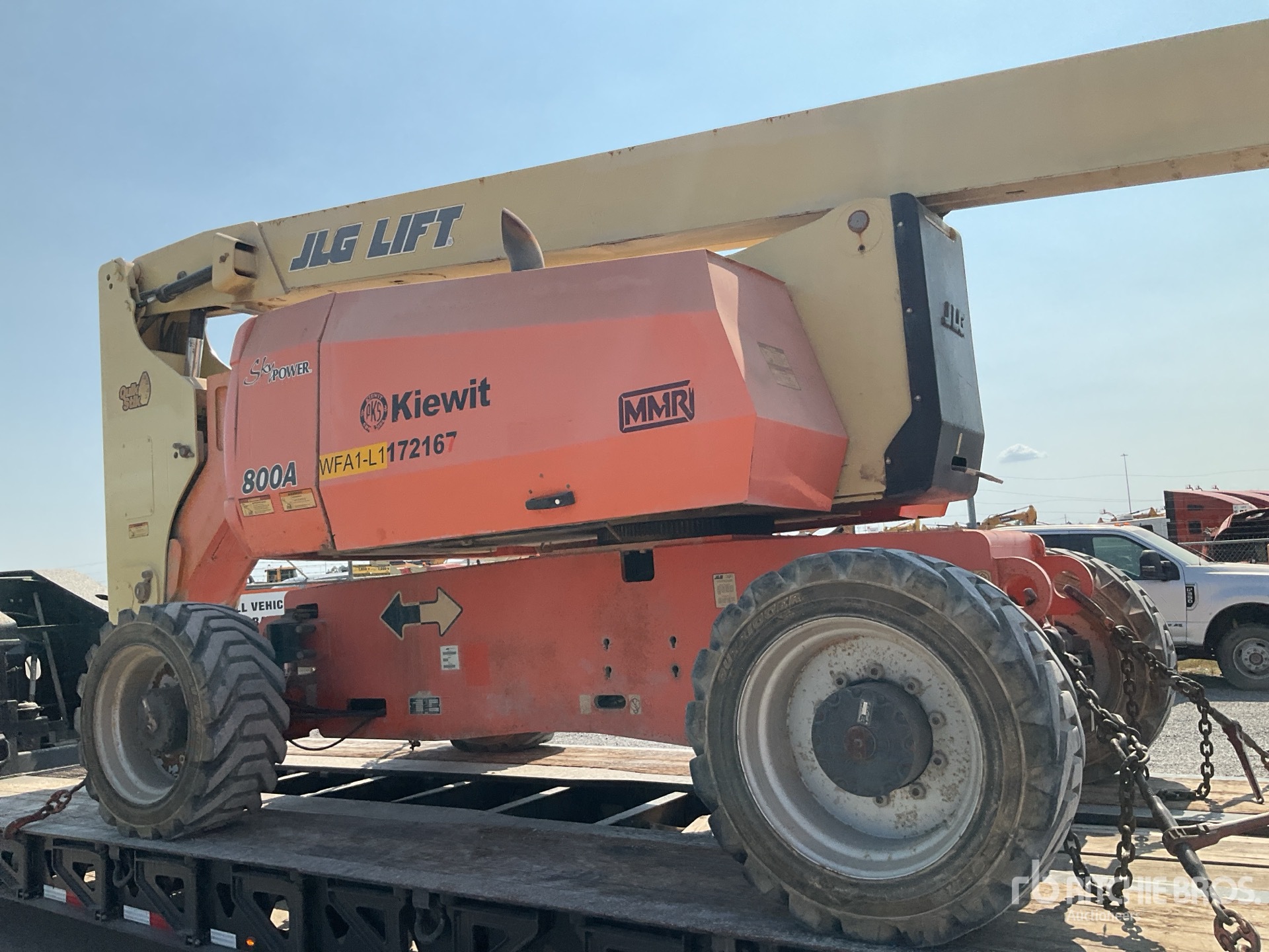 2017 JLG 800A