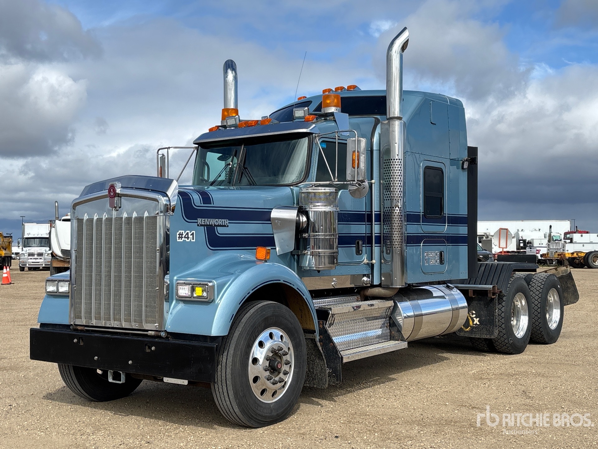 Photo of 2017 Kenworth W900