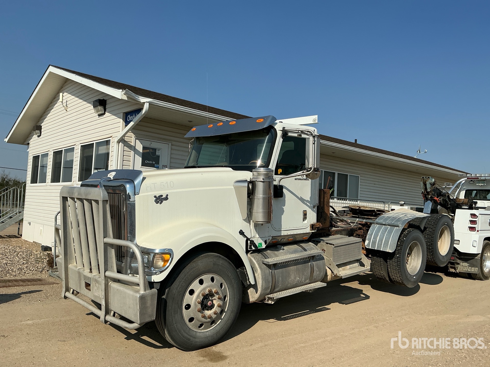 Photo of 2010 International 9900