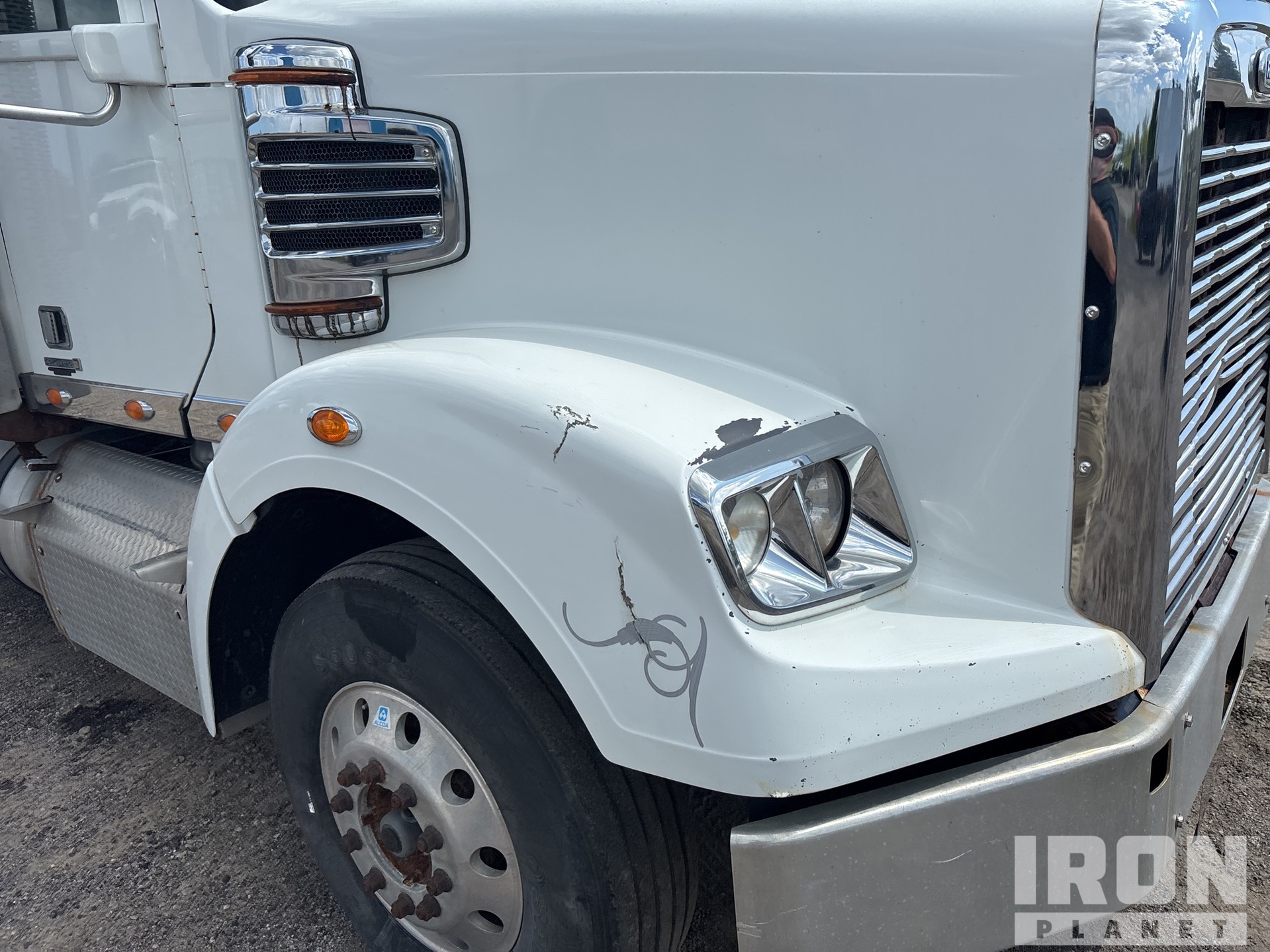 2013 Freightliner CORONADO 122
