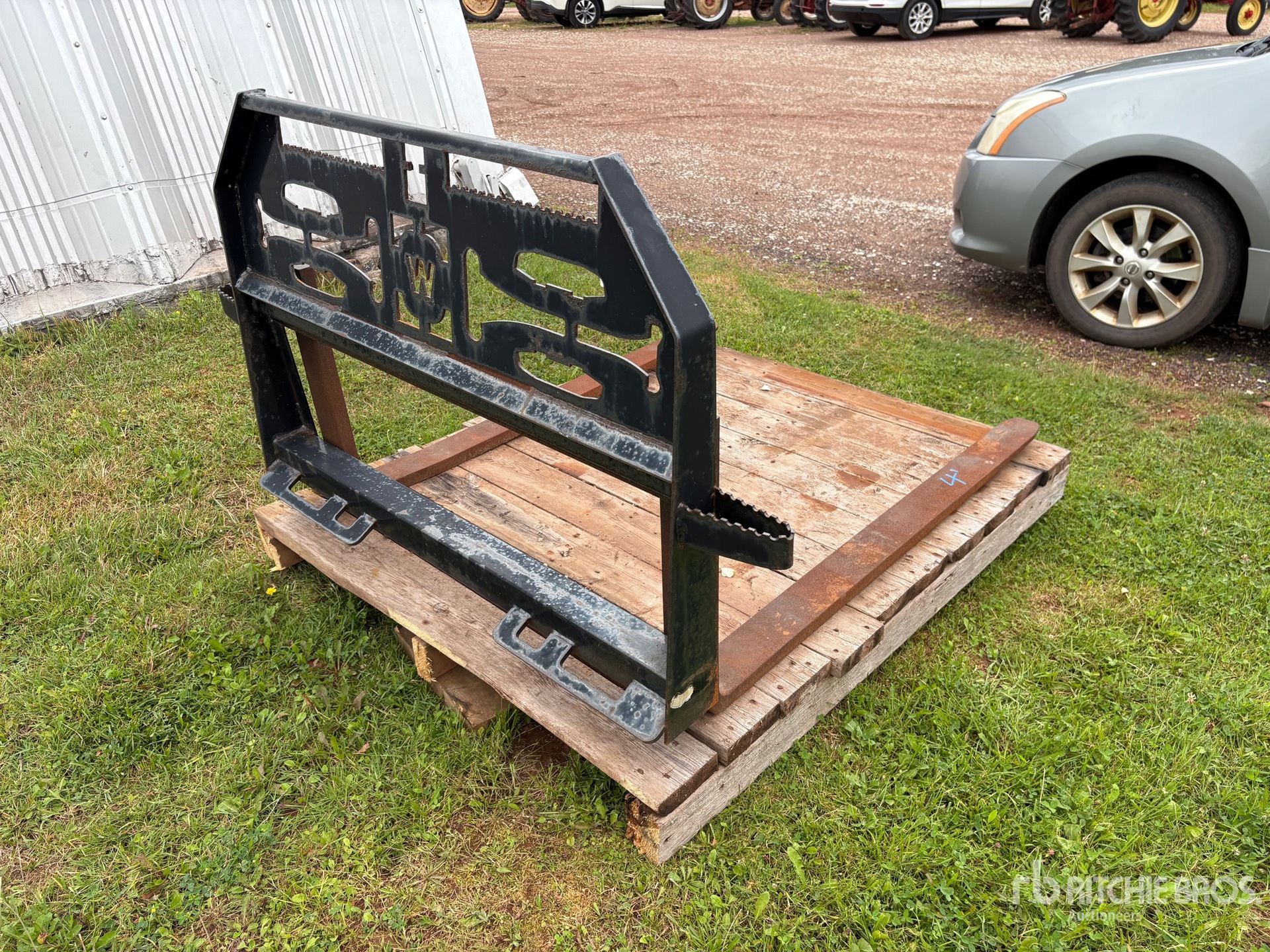 General Appearance with Picture, Right Rear Corner
