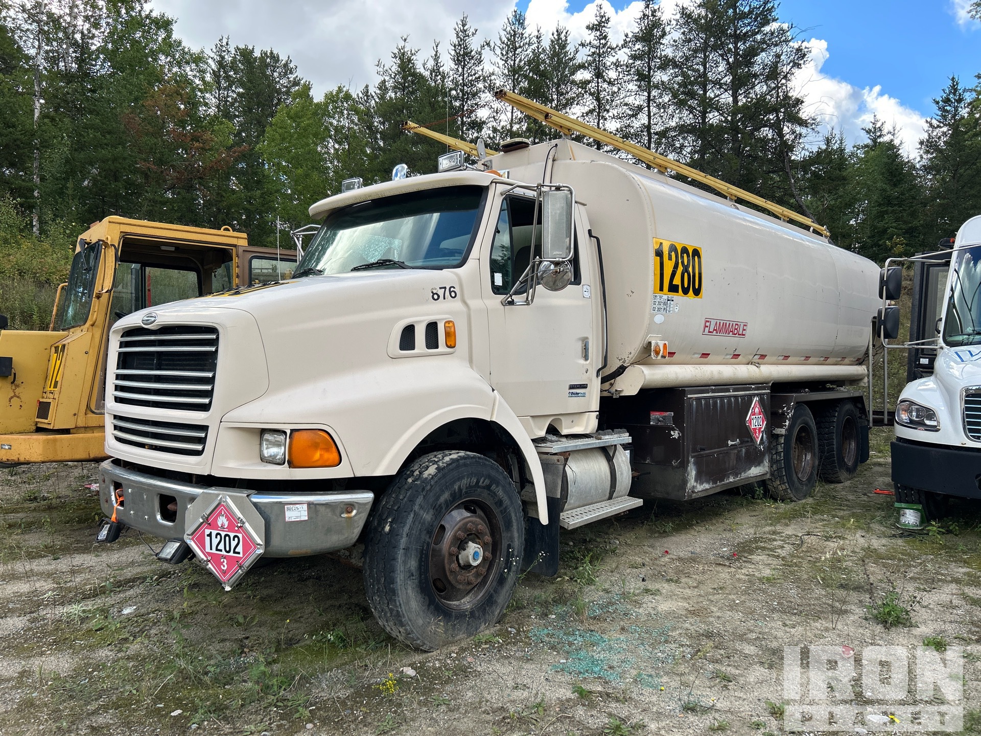 Photo of 2000 Sterling L8513