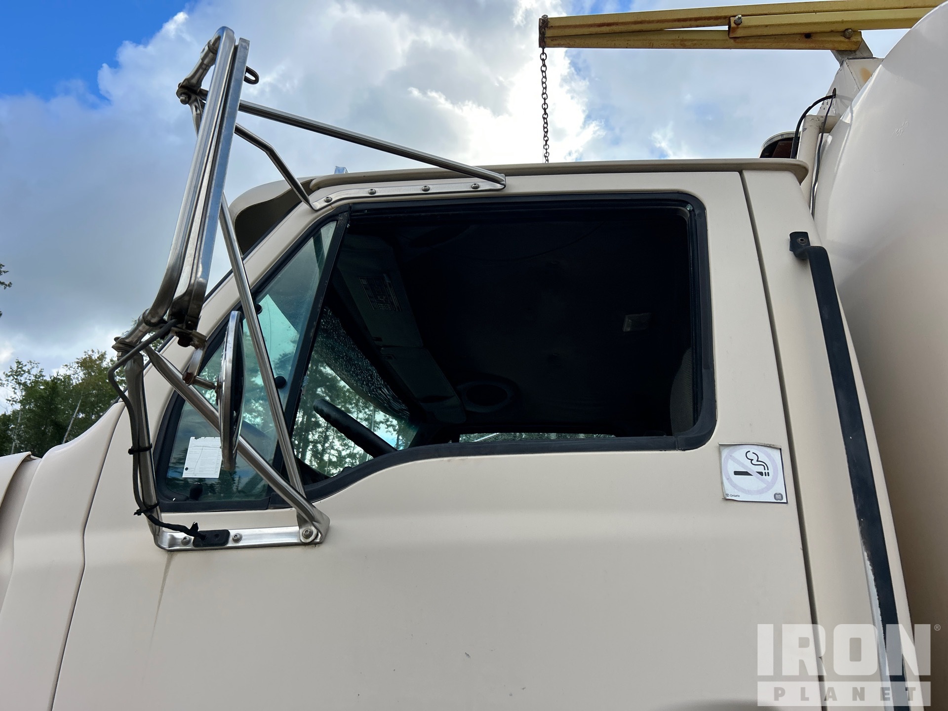 2000 Sterling L8513