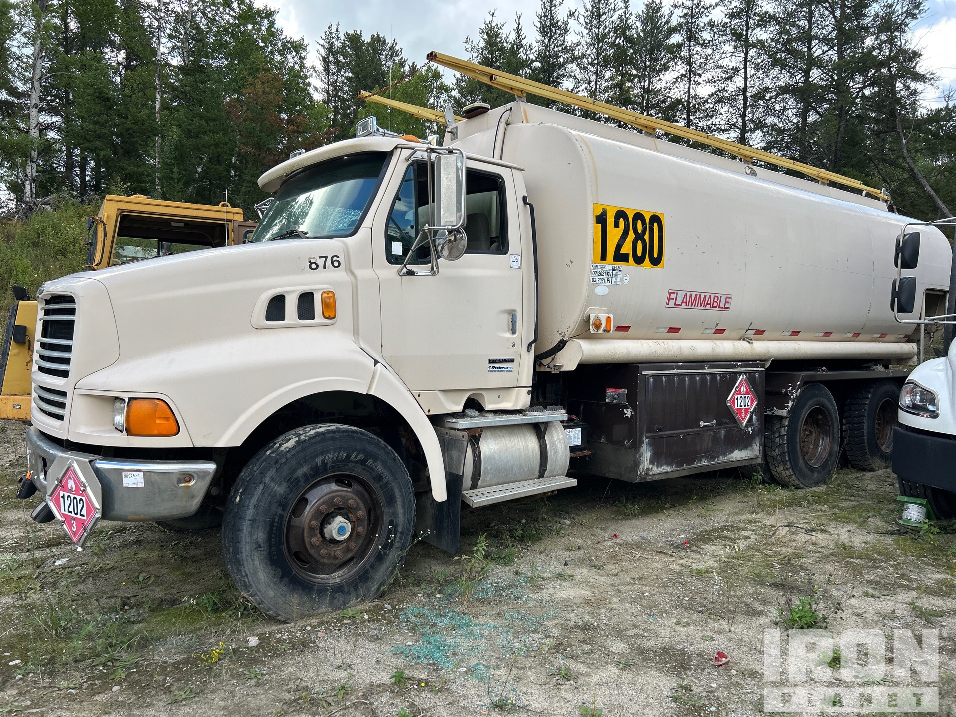 2000 Sterling L8513