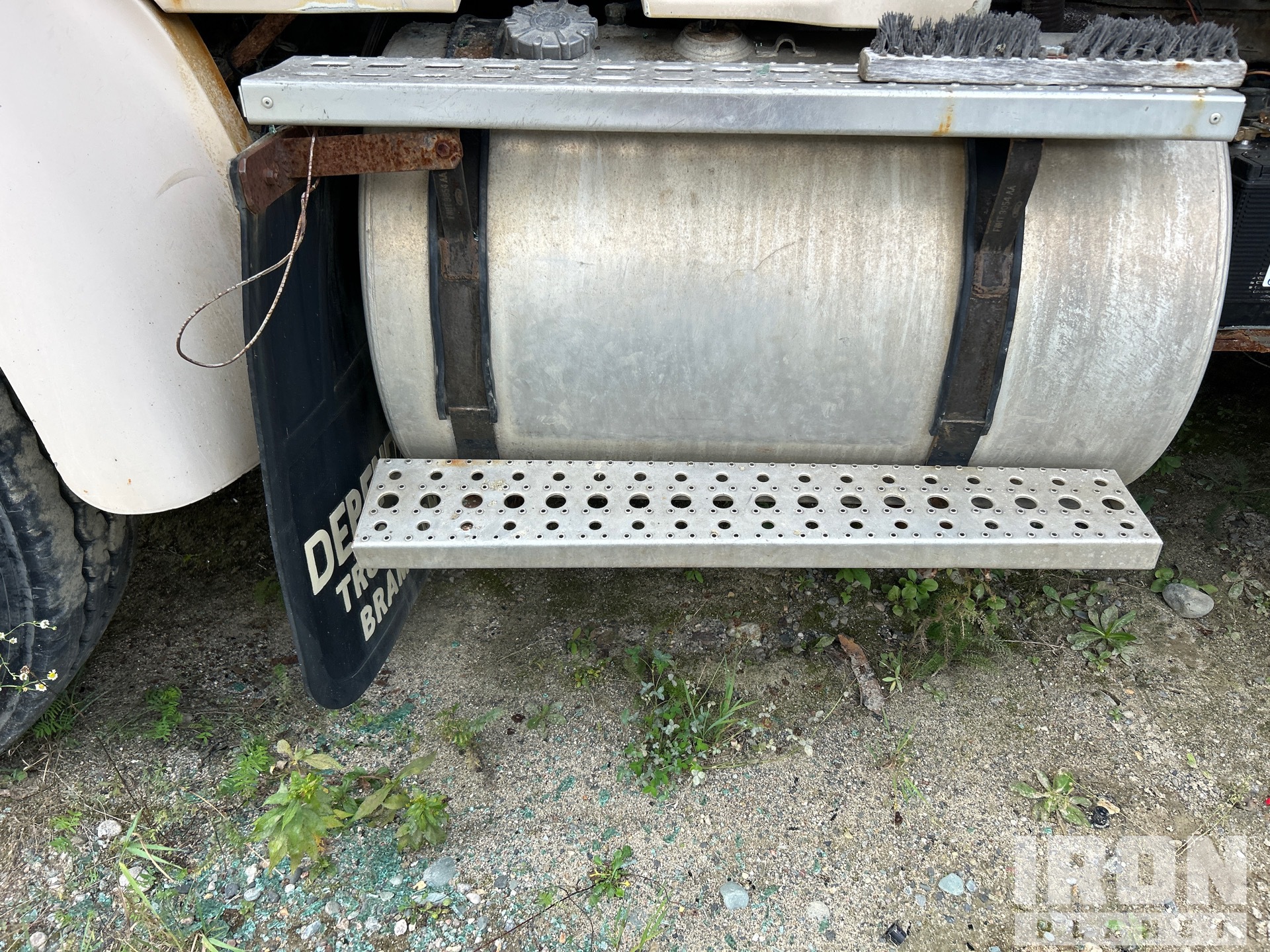 2000 Sterling L8513