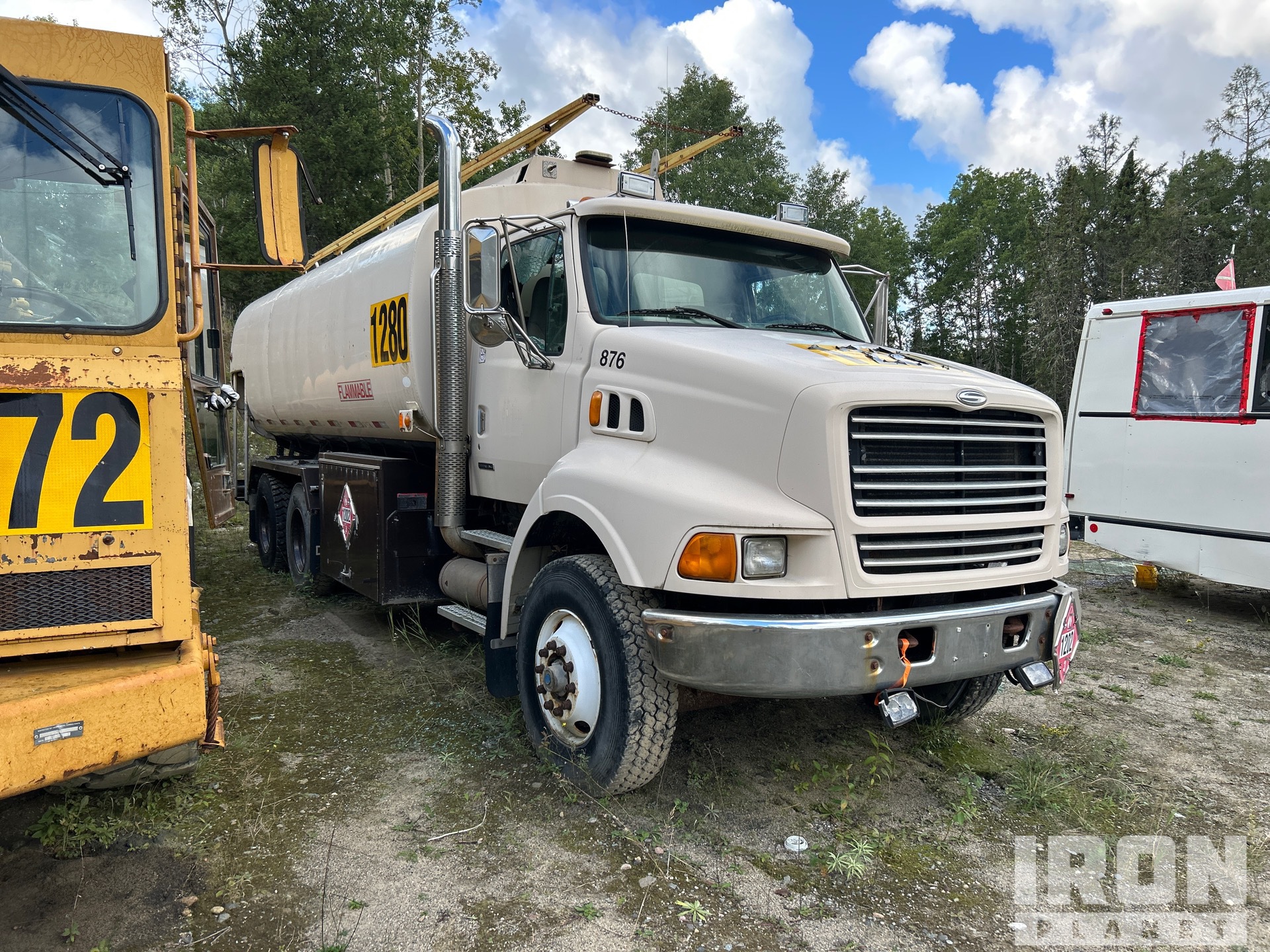 2000 Sterling L8513