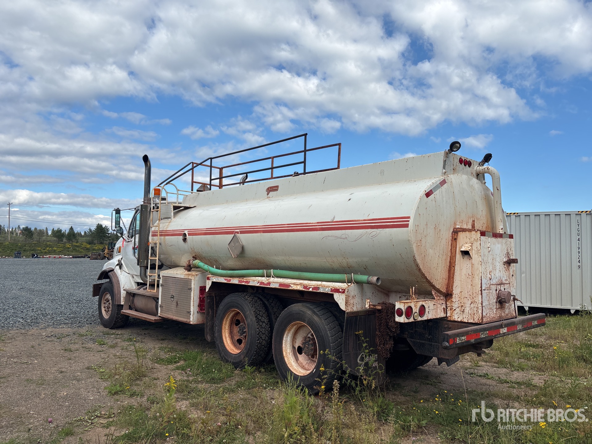 2005 Ford LT9500