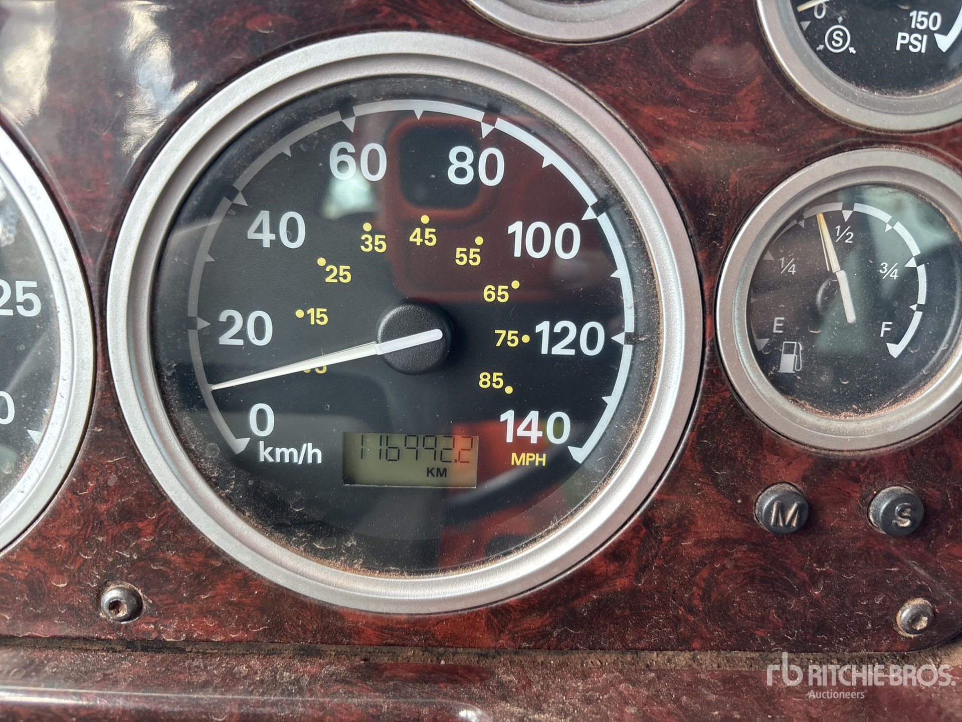 2005 Ford LT9500