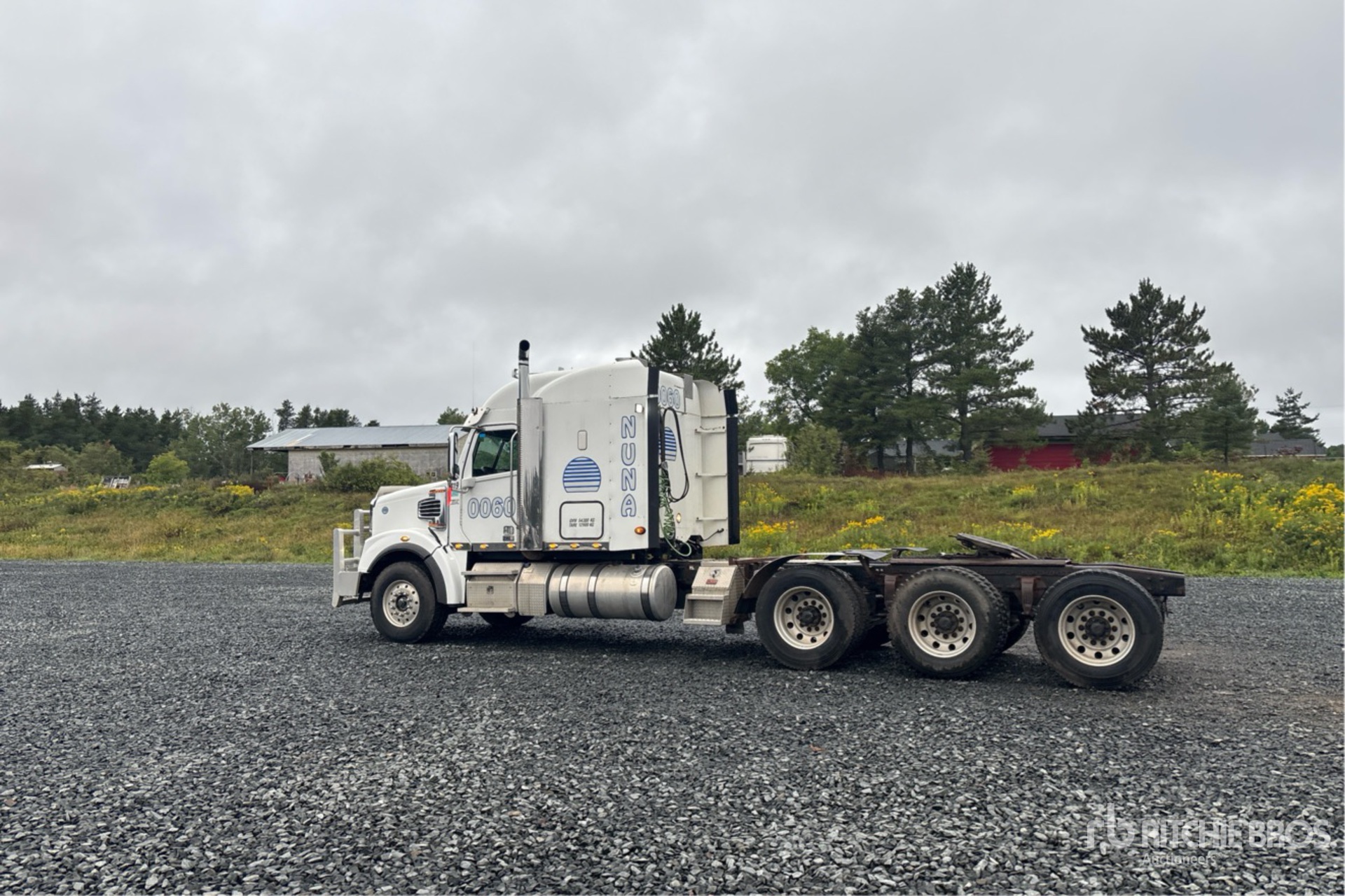 2015 Freightliner Coronado 122