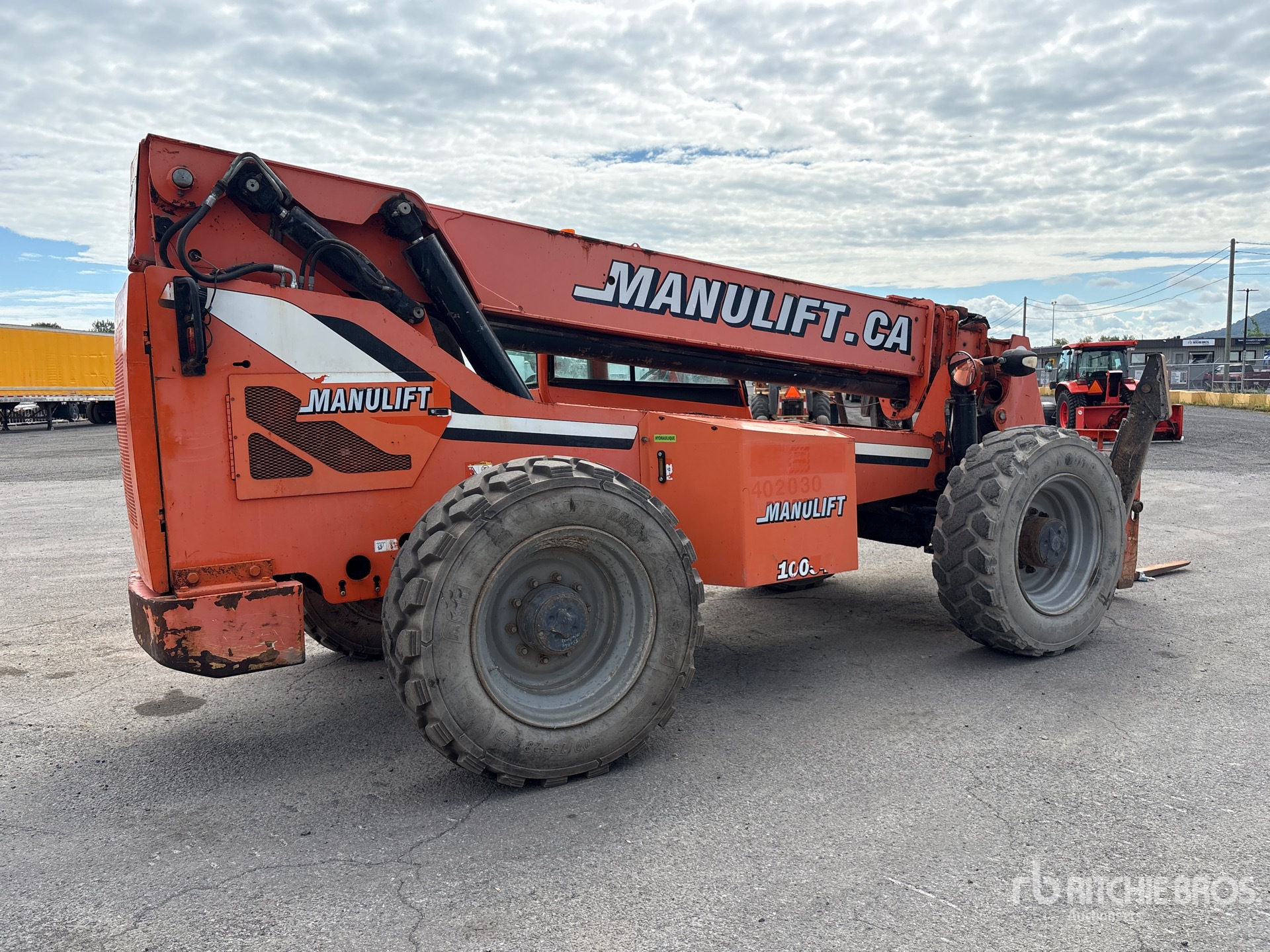 2013 JLG 10054
