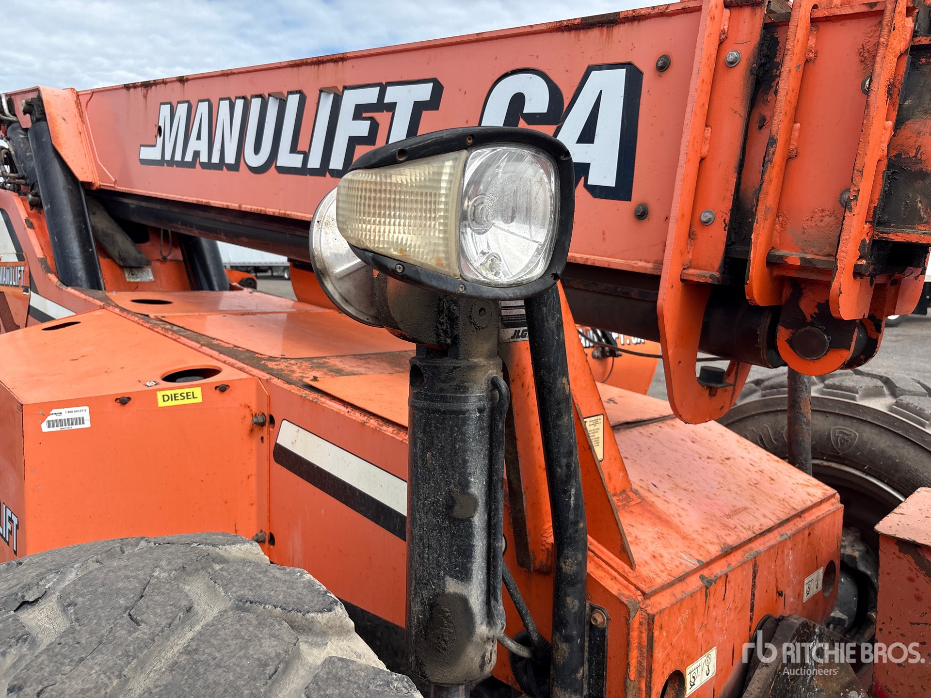 2013 JLG 10054