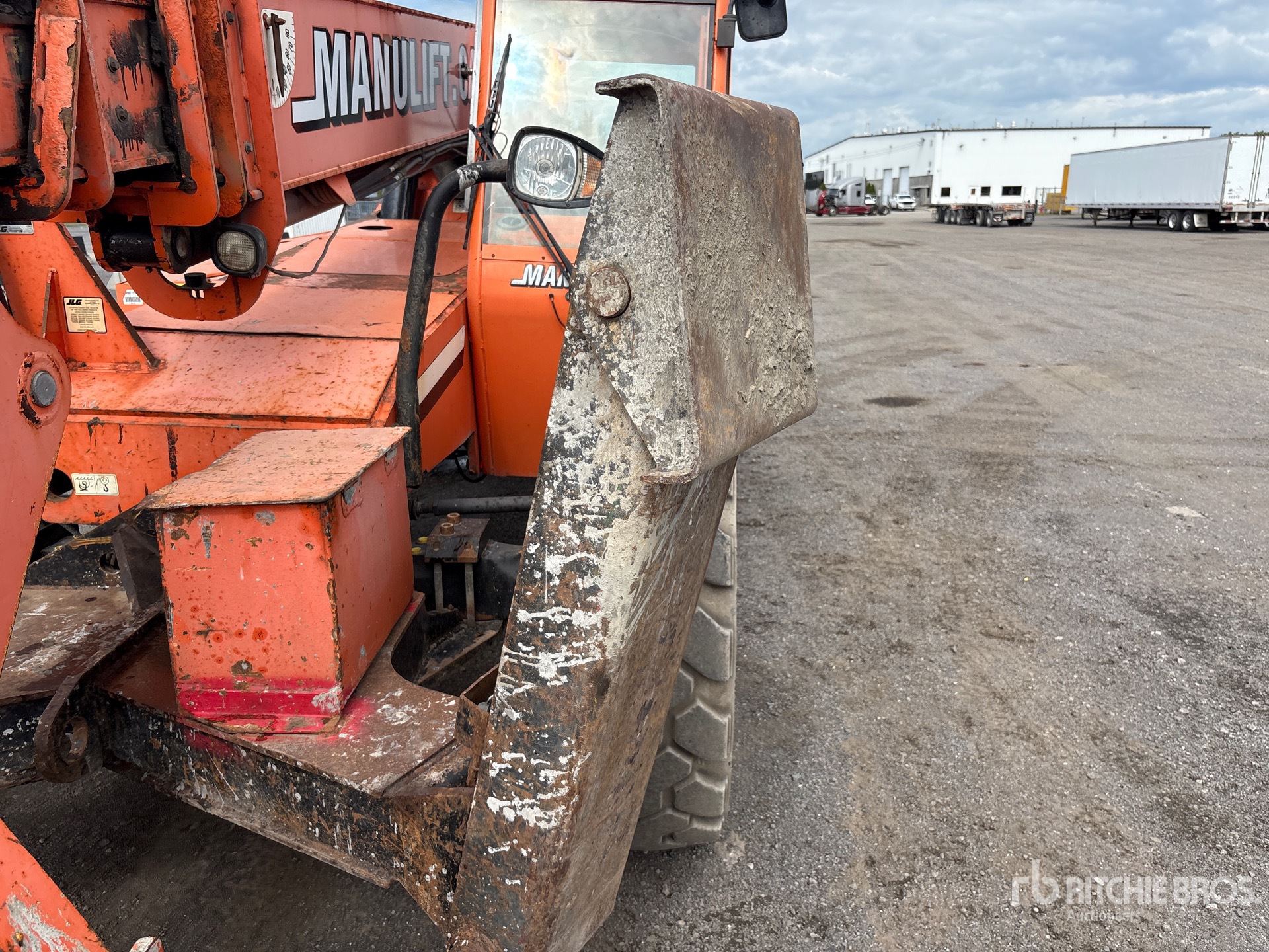 2013 JLG 10054