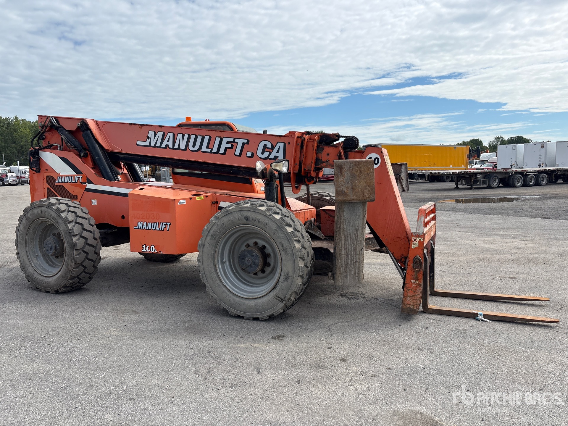 2013 JLG 10054