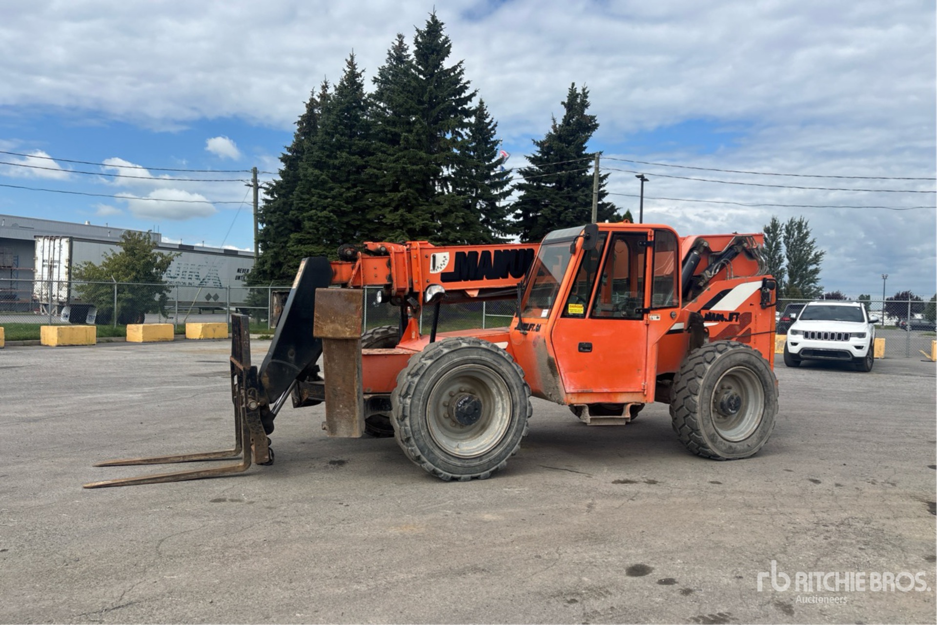 2015 JLG 10054