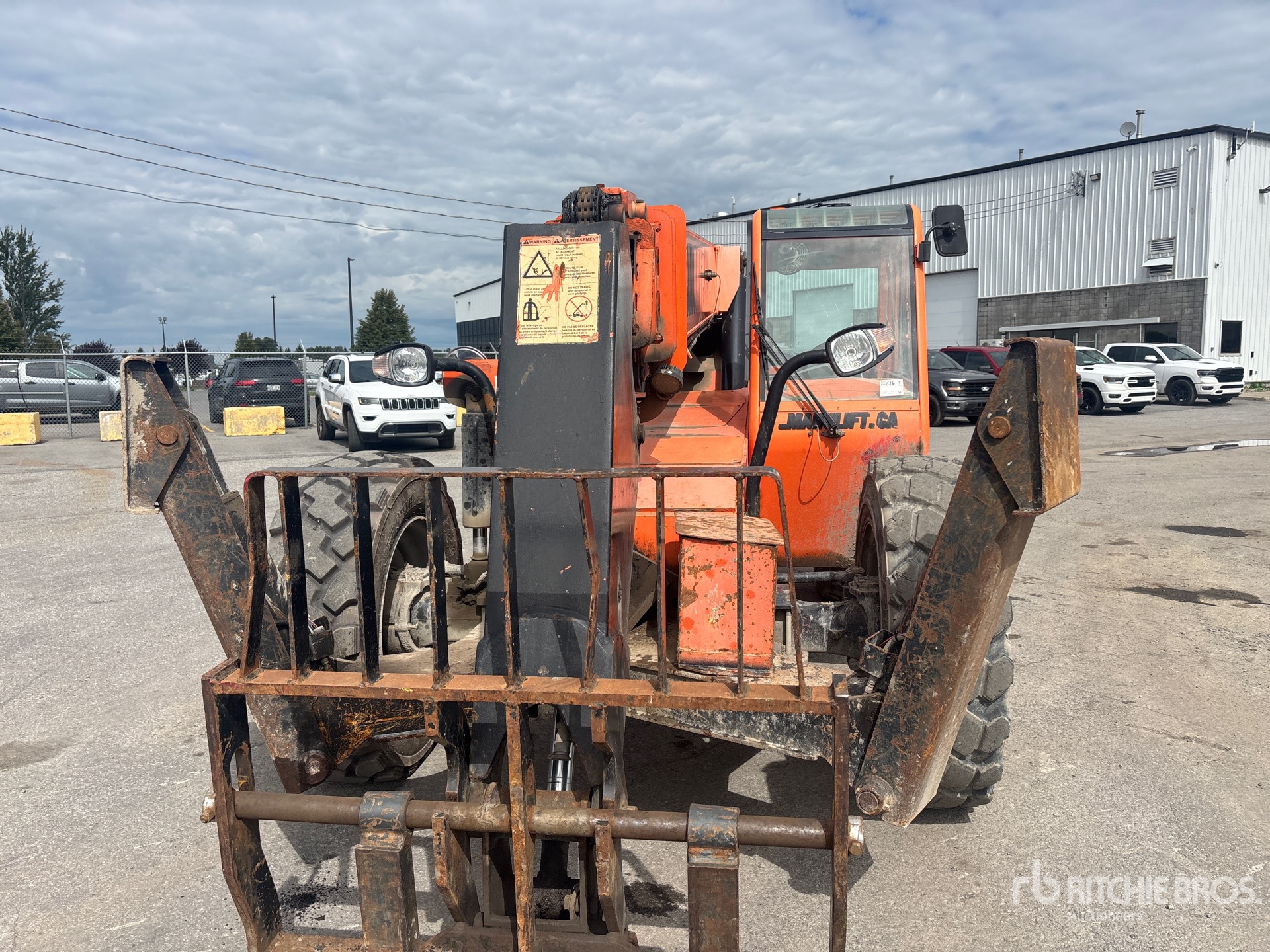 2015 JLG 10054