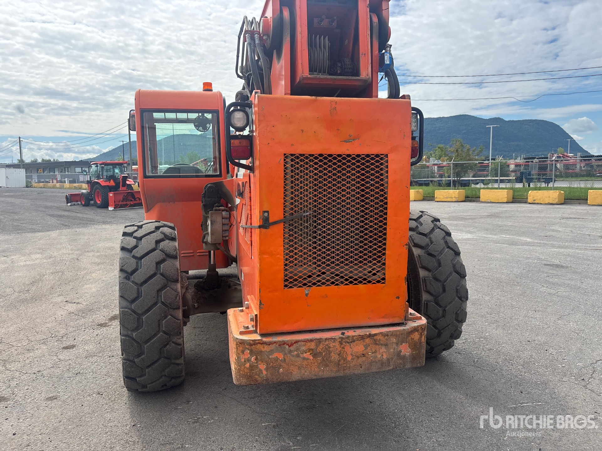 2015 JLG 10054
