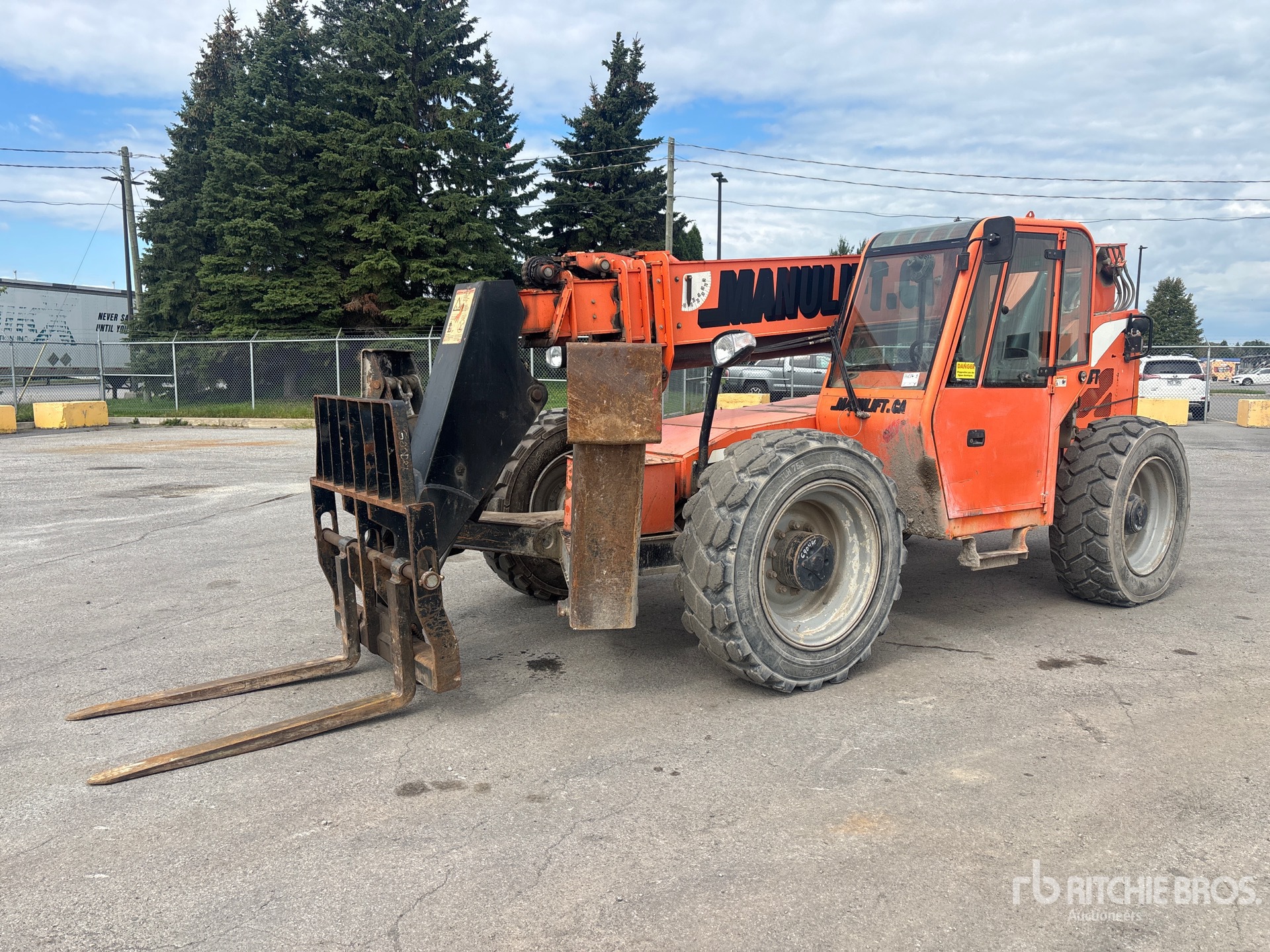 Photo of 2015 JLG 10054