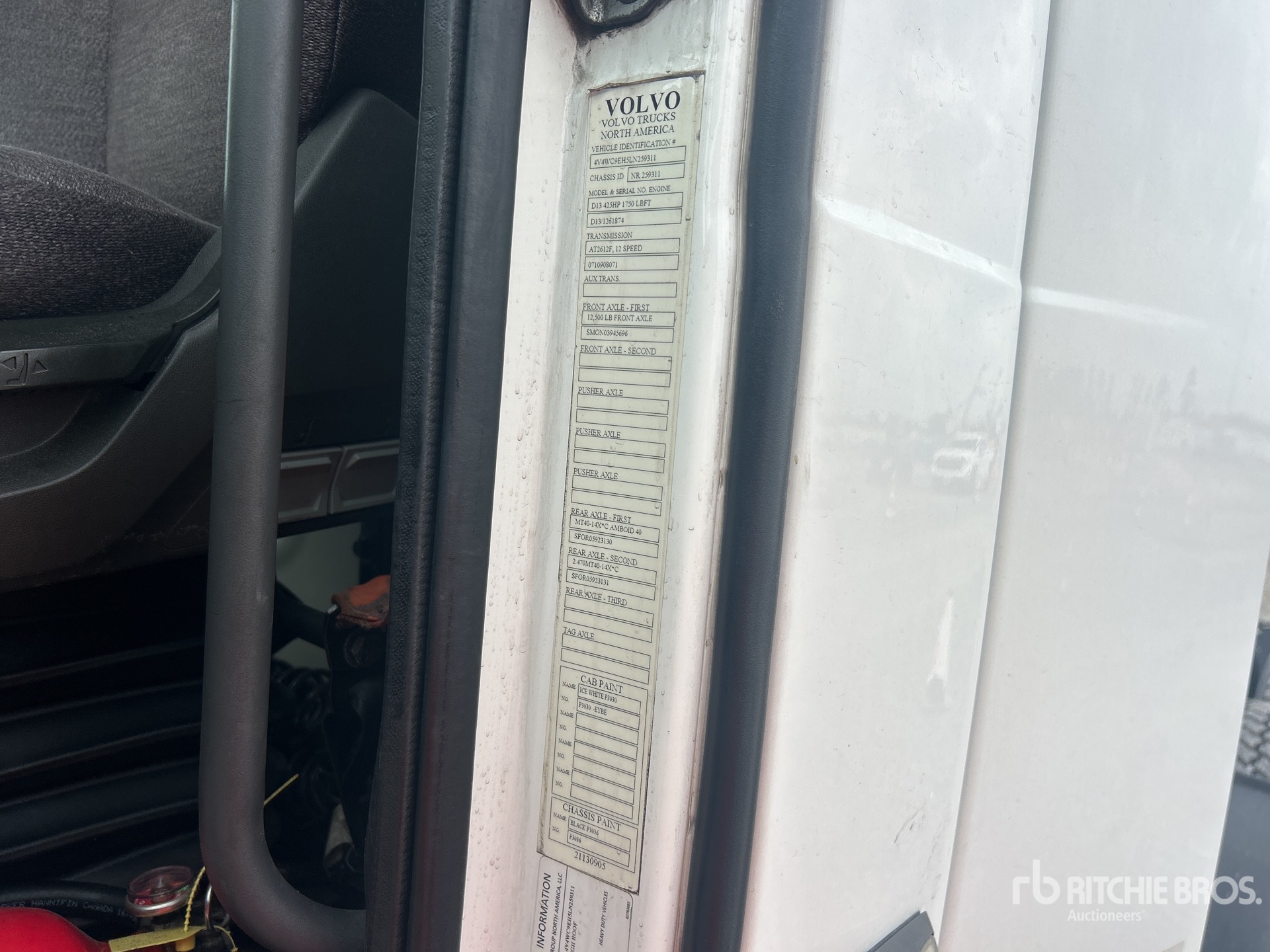 2020 Volvo VNR64300