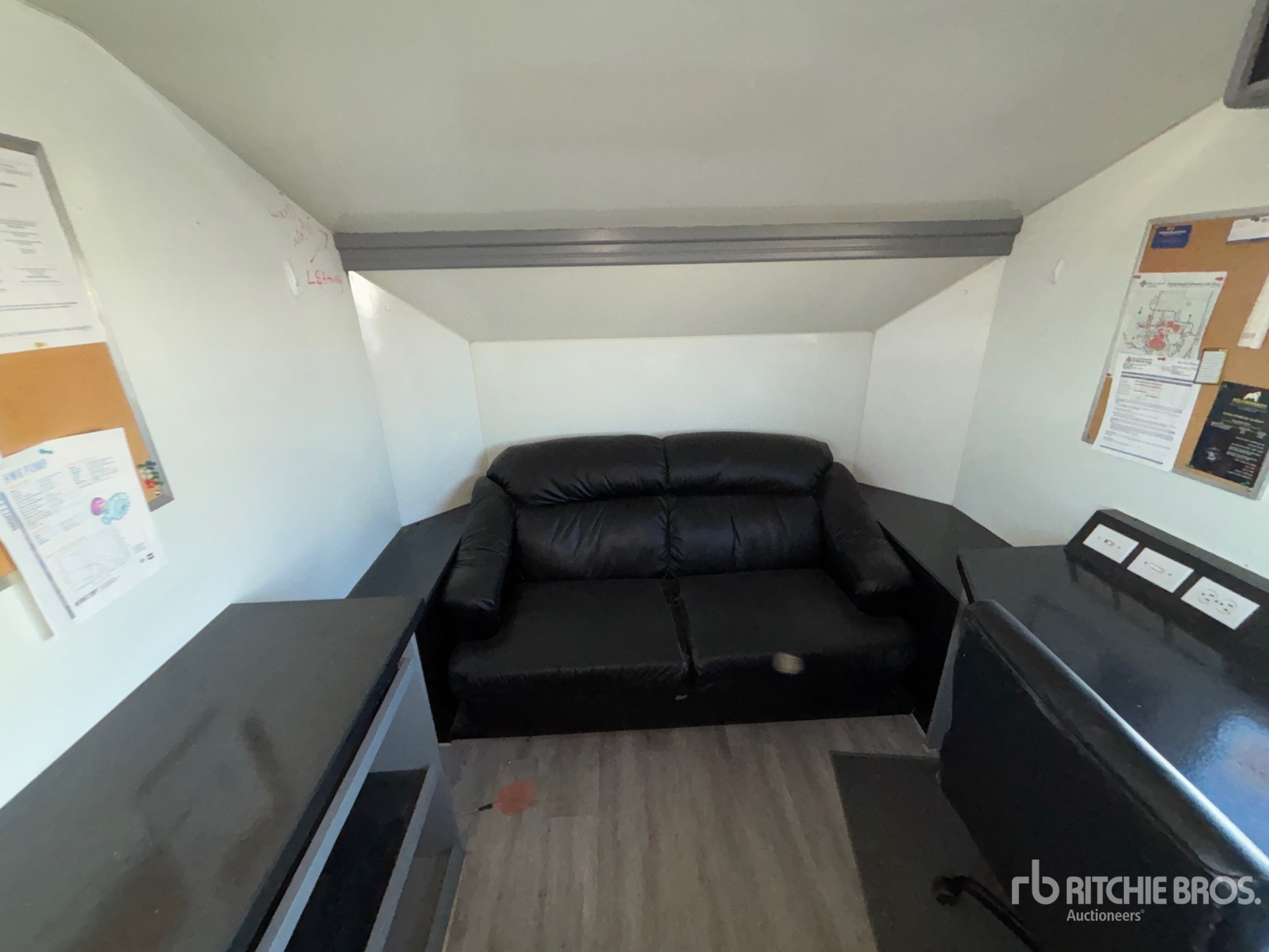 2013 ABU 21 FT X 8 FT PORTABLE T/A