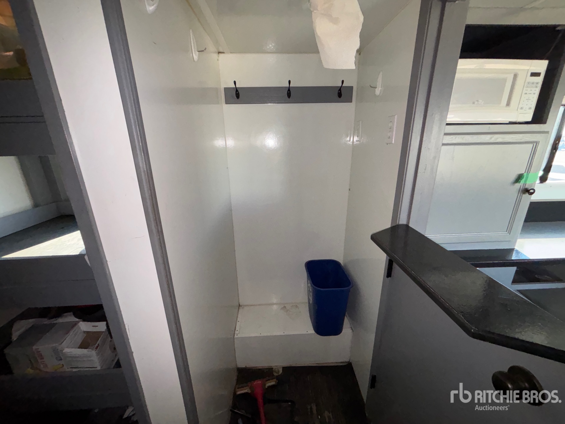 2013 ABU 21 FT X 8 FT PORTABLE T/A