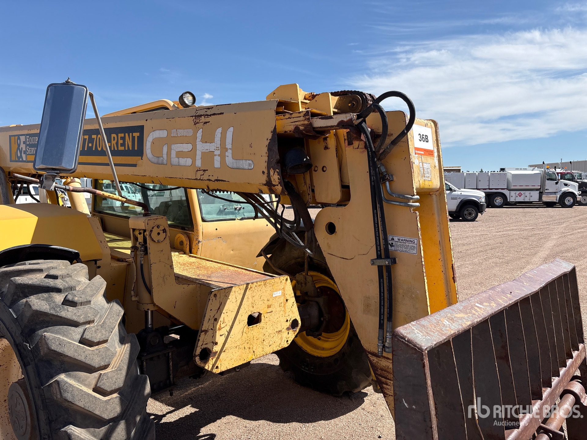 2000 Gehl DL10H