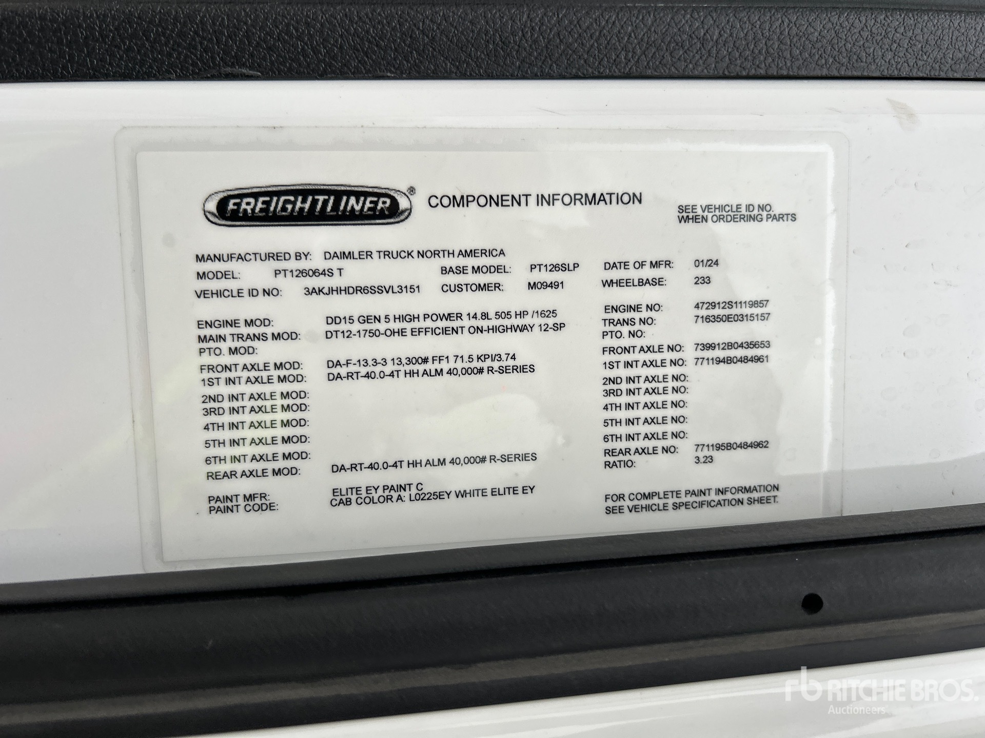 2025 Freightliner CASCADIA 126