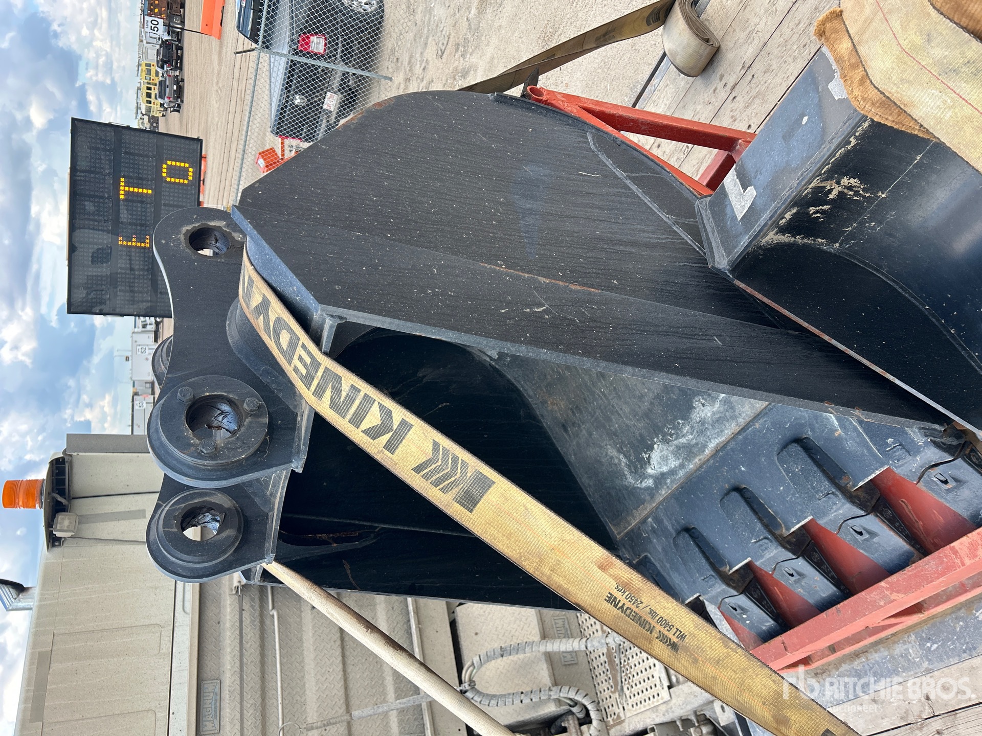 Hitachi 34 IN DIGGING - FITS 120 EXCAVATOR