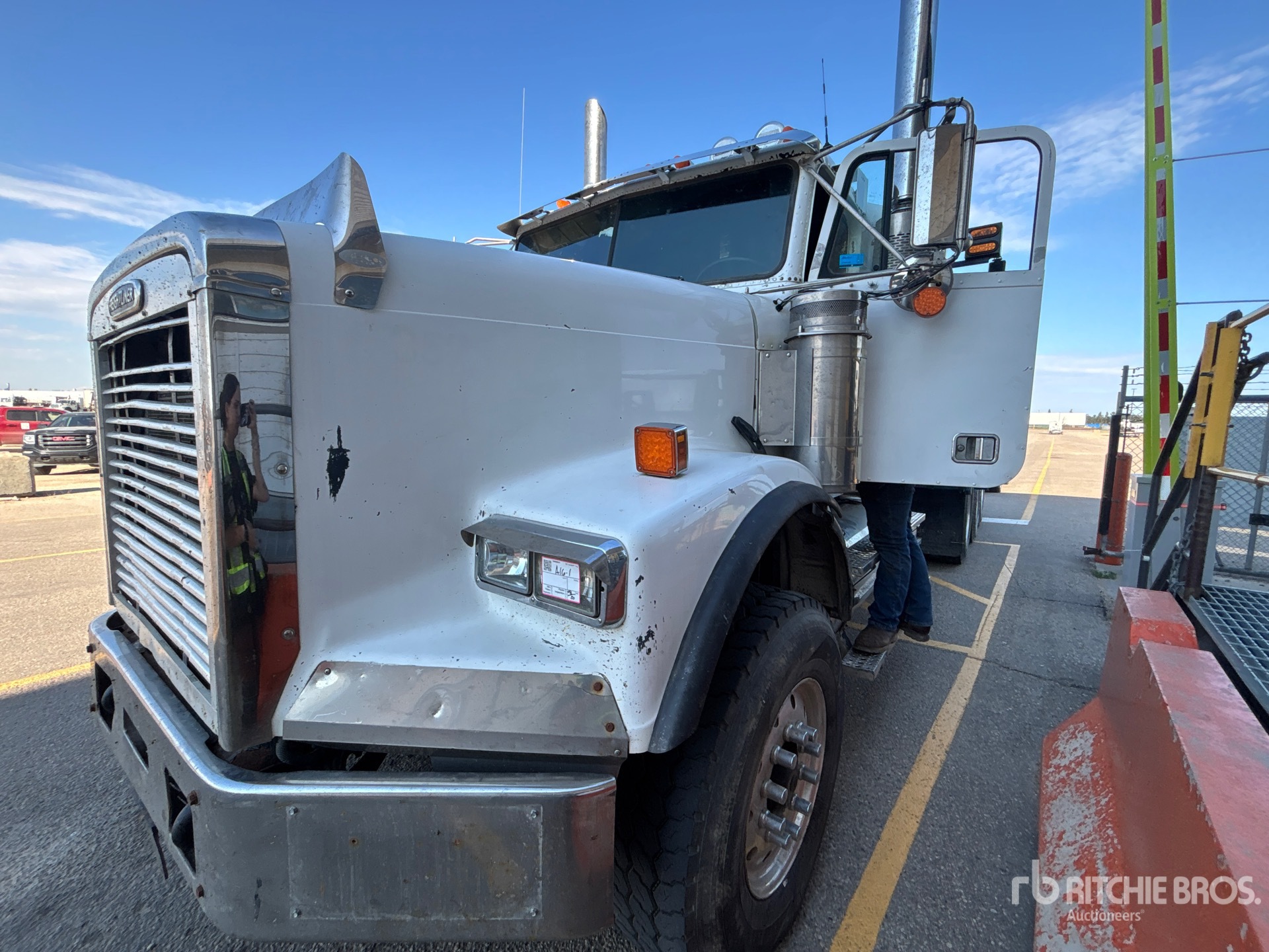 2007 Freightliner FLD120