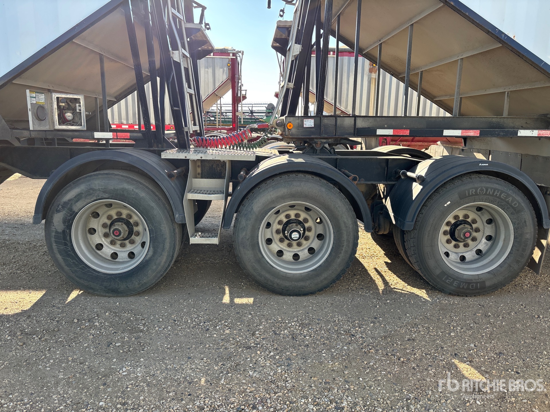 2012 Load King  28 FT SUPER B-TRAIN LEAD