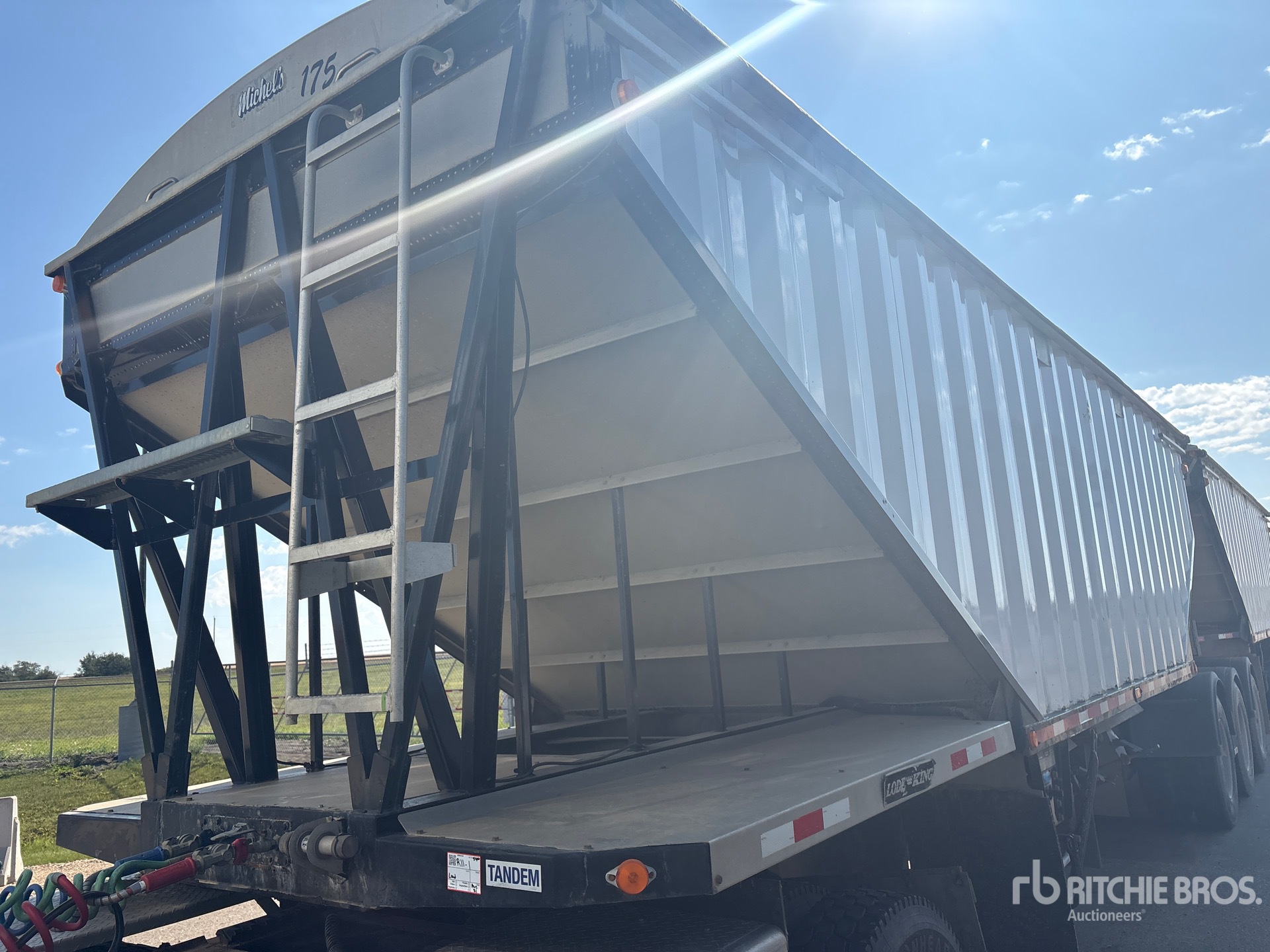 2012 Load King  28 FT SUPER B-TRAIN LEAD
