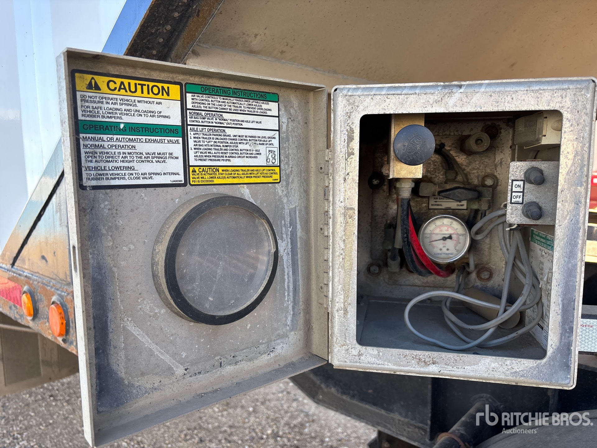 2012 Load King  28 FT SUPER B-TRAIN LEAD