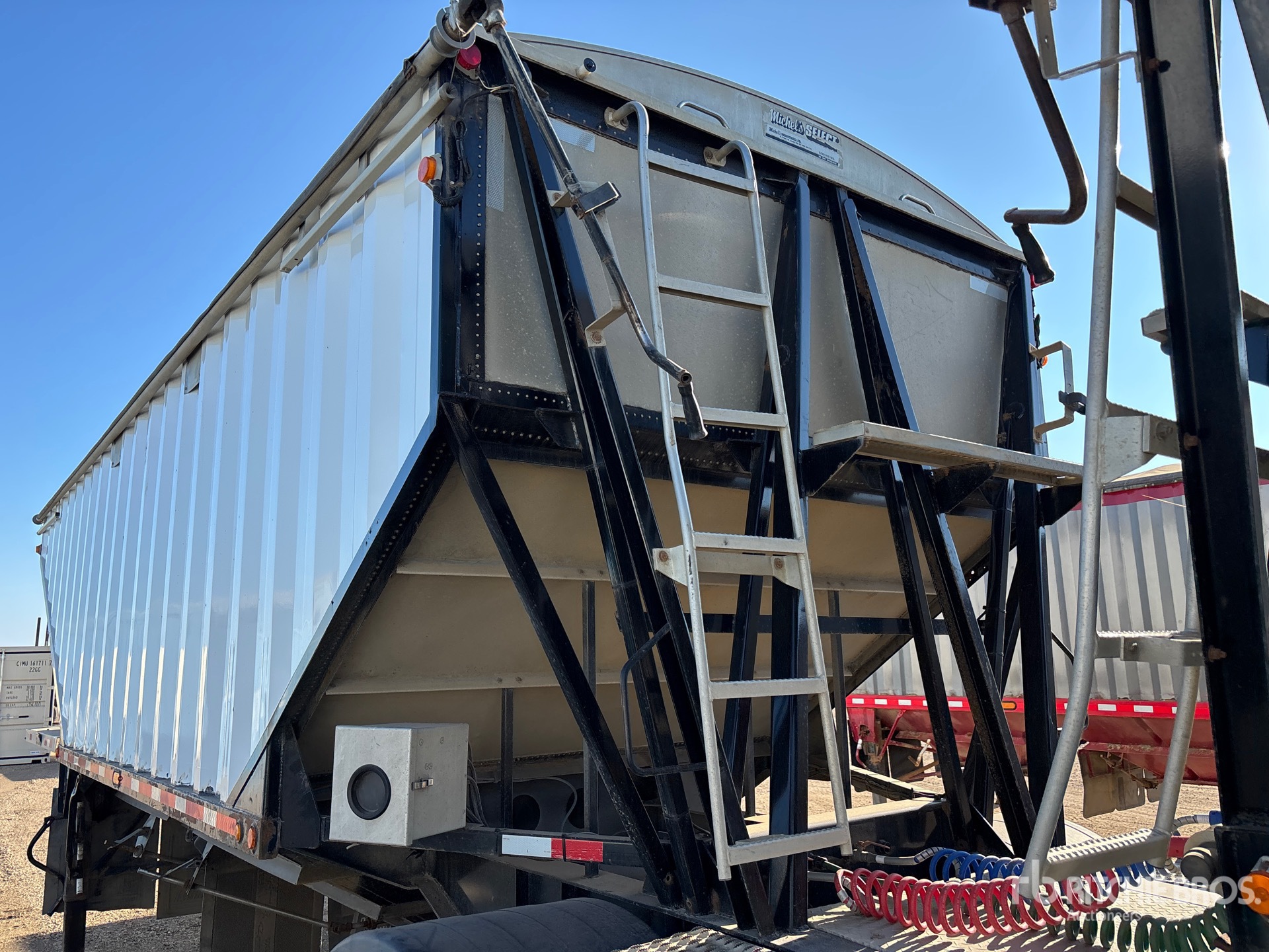 2012 Load King  28 FT SUPER B-TRAIN LEAD